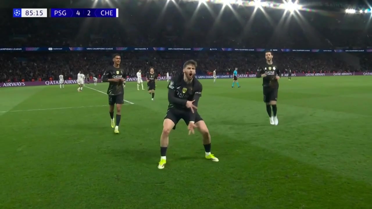 郑璐接对手解围失误爆射破门 中国U20女足半场领先越南