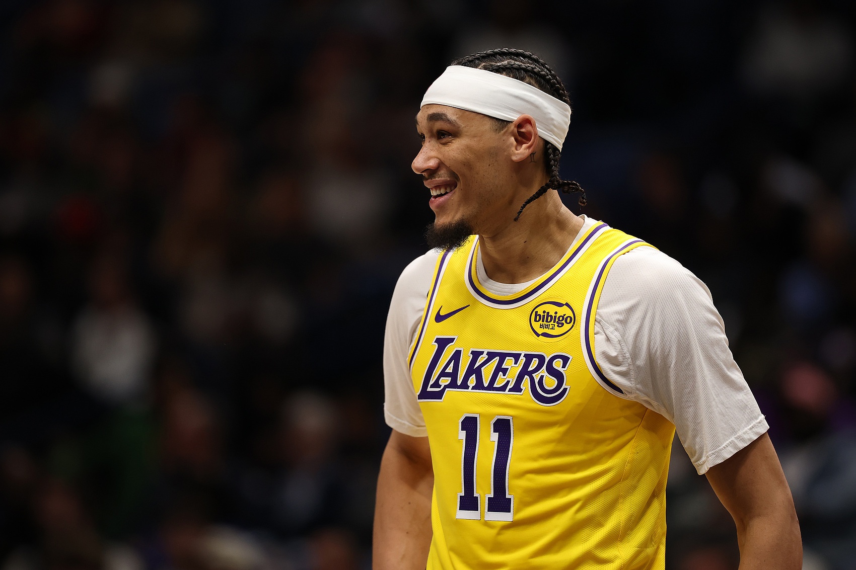 海斯高效21+10解析湖人空间逻辑 称詹里吸引包夹后自己需处可传球位置