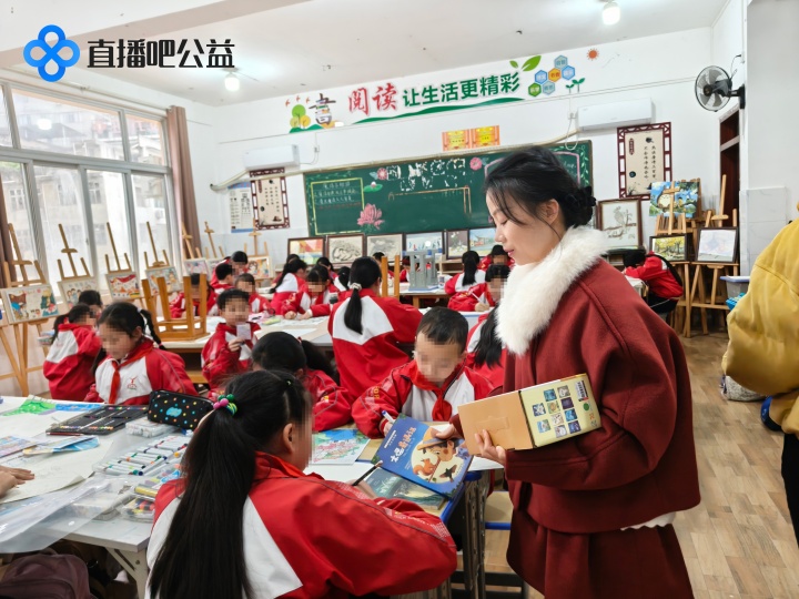 直播吧五年公益计划落地榕江 学生画作实体化为吉祥物 直播吧五年公益计划落地榕江 学生画作实体化为吉祥物