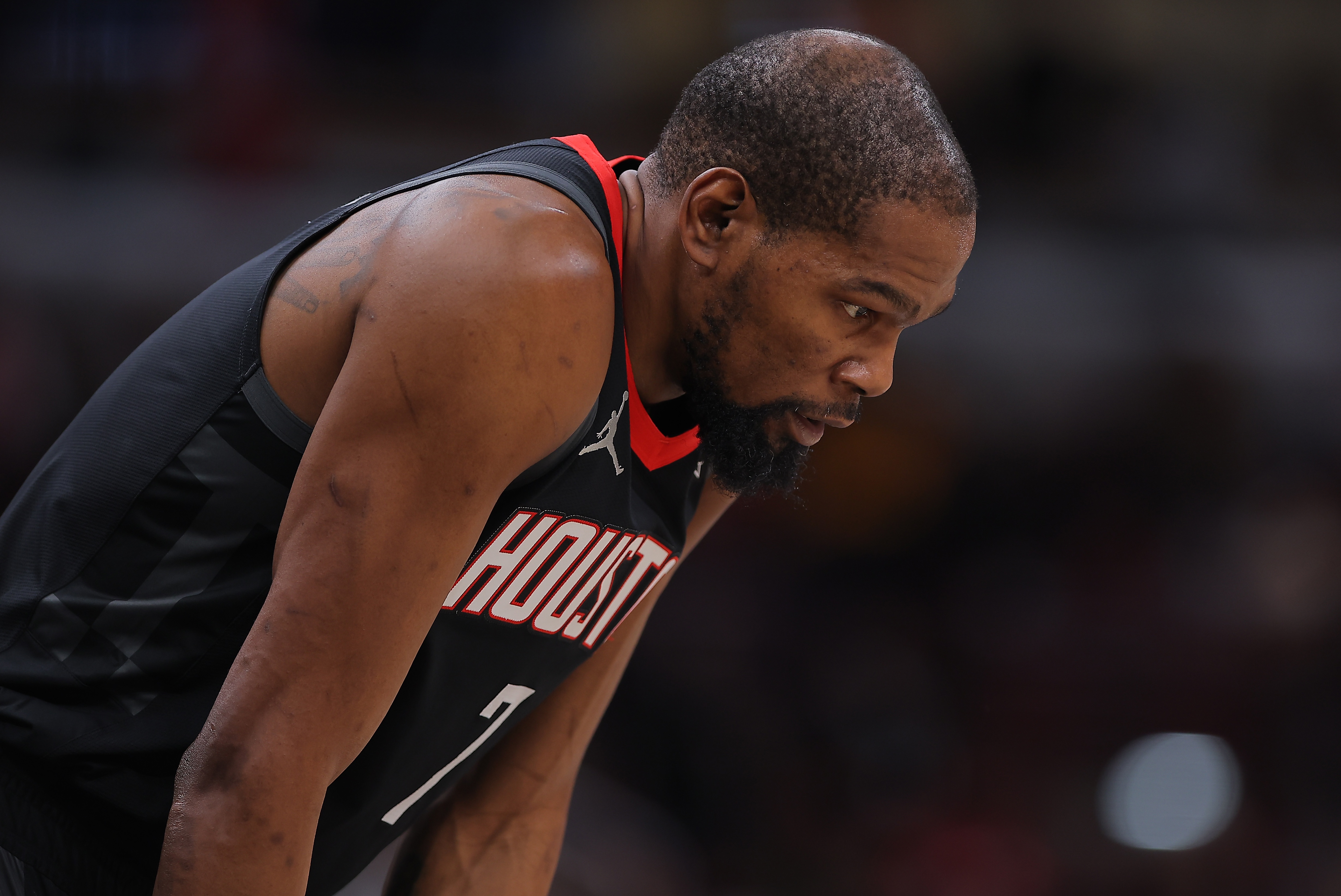 西部卡位战上演防守绞杀 森林狼残阵极限消耗杜兰特火箭加时惜败