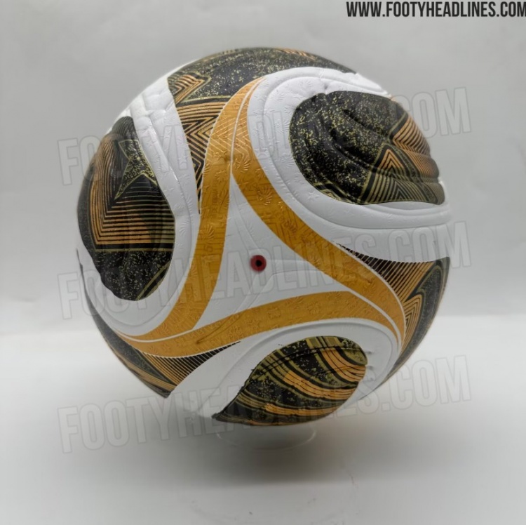 2026世界杯决赛用球谍照曝光 白底金黑配色延续传统 2026世界杯决赛用球谍照曝光 白底金黑配色延续传统