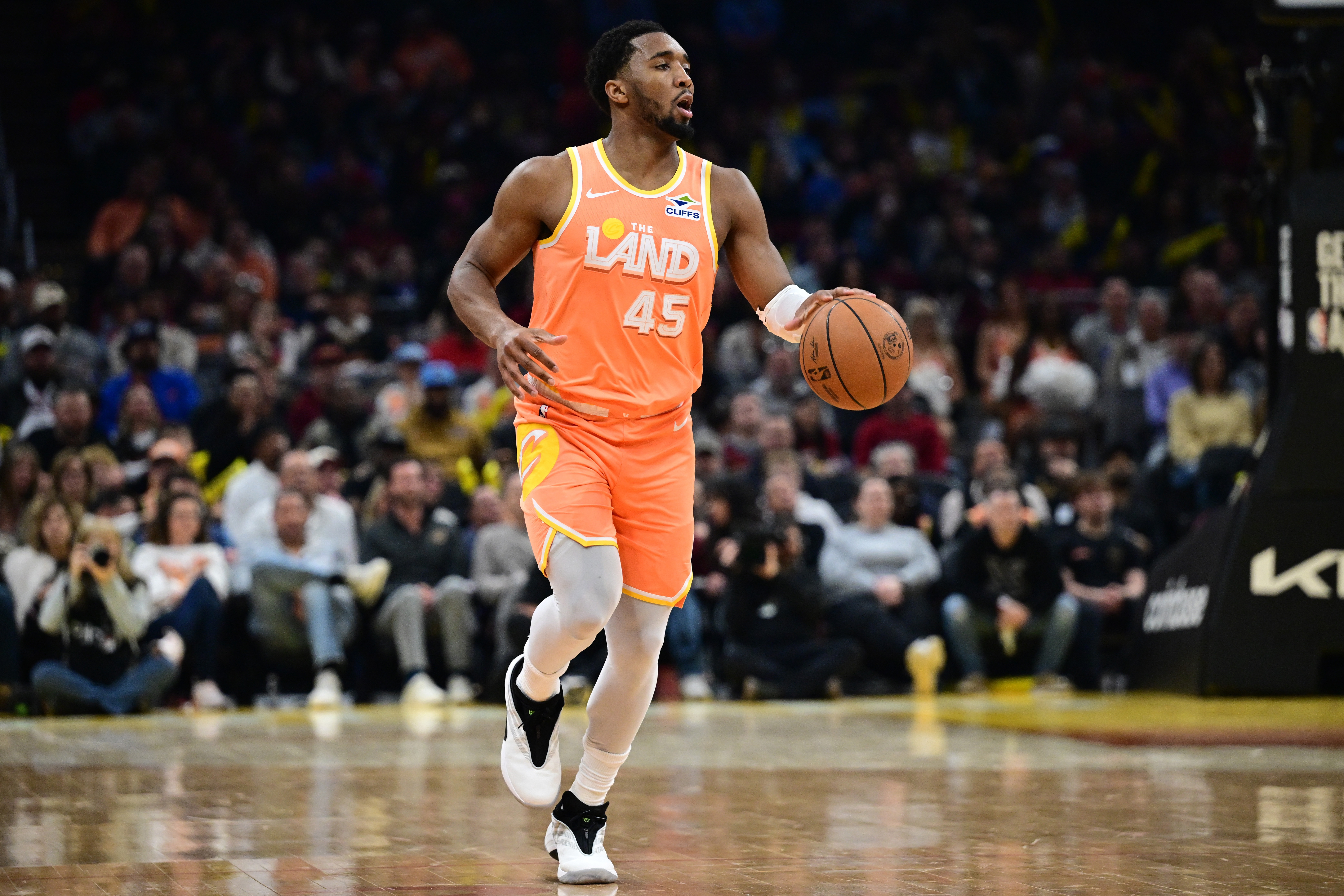 米切尔零罚球赛后暗讽判罚尺度 骑士负热火暴露季后赛隐忧