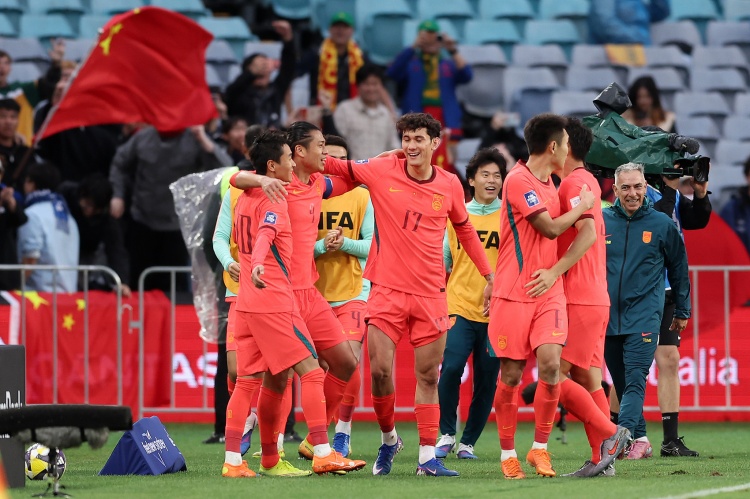 国足热身赛2-0胜世界杯新军库拉索 邵佳一首秀告捷