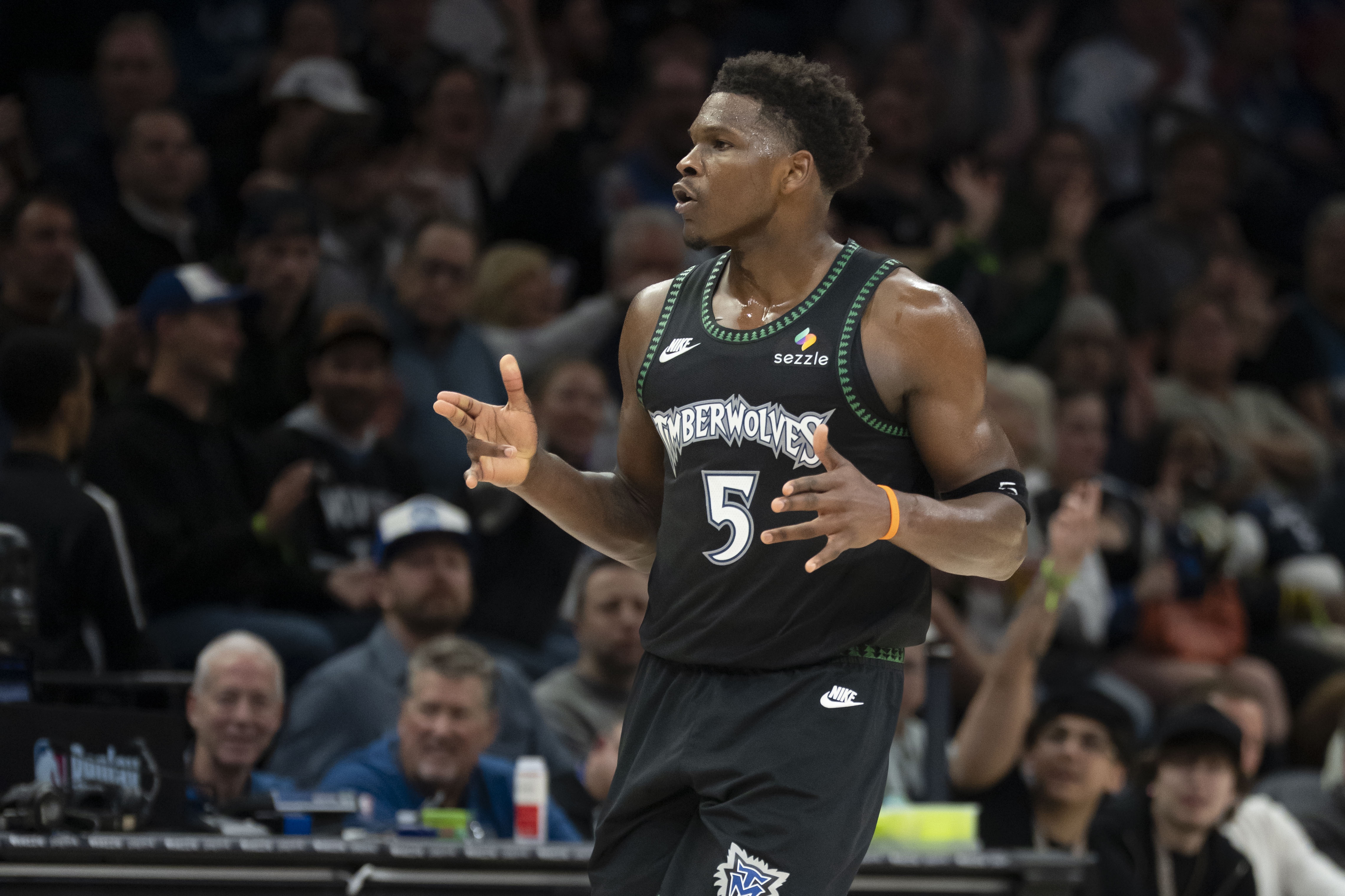 克尼佩尔三分命中数领跑联盟 近十年优势幅度几何 克尼佩尔三分命中数领跑联盟 近十年优势幅度几何