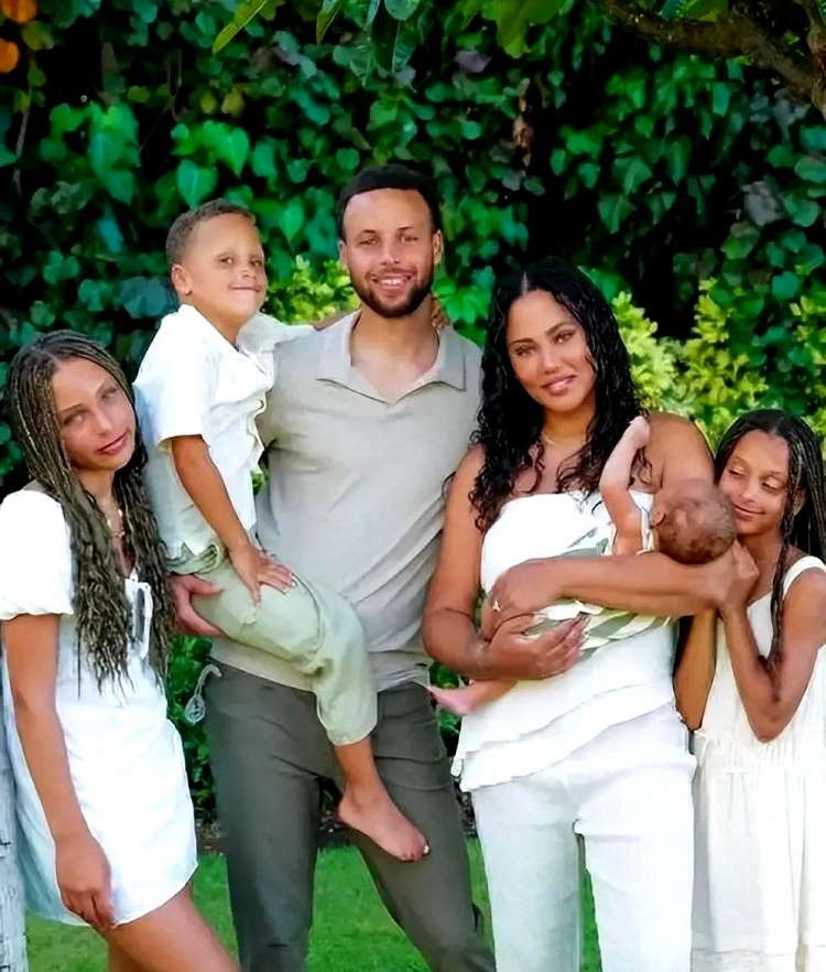 库里夫妇播客详谈四胎决策 孕期高血压成关键考量