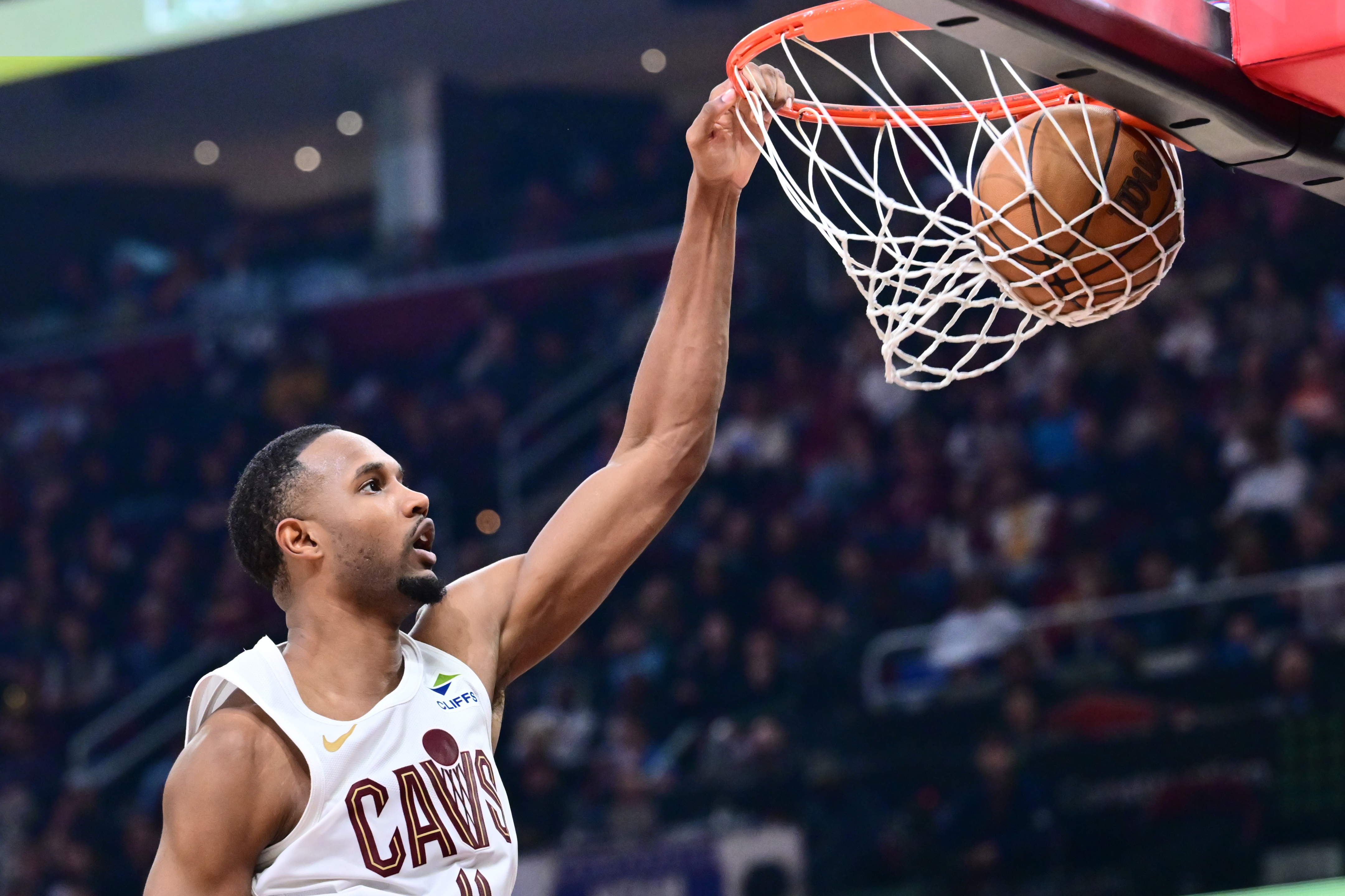 阿特金森点出防守标杆 莫布里高效23+10骑士大胜热火