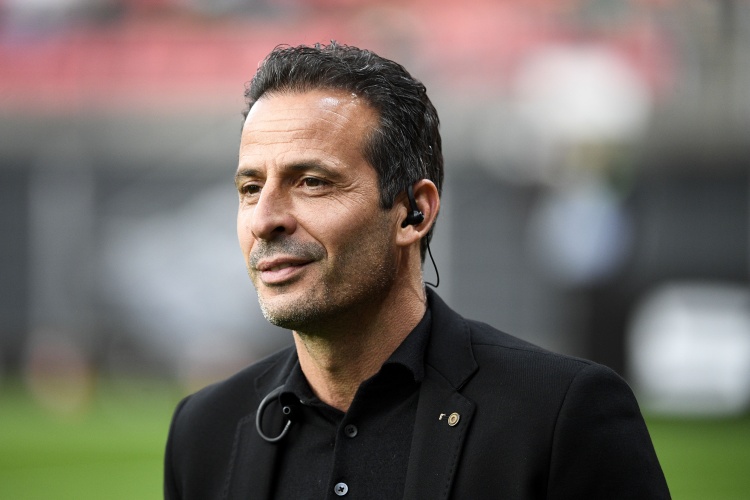 久利对比两代巴萨边锋：亚马尔自由度更高 踢得比我当年容易