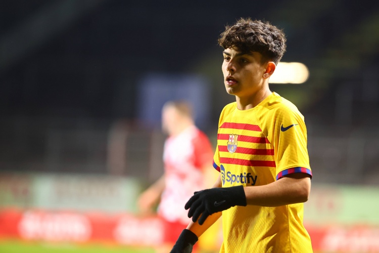 巴萨新星埃斯帕特U19欧预赛客串中场统治级表现 被比作拉姆