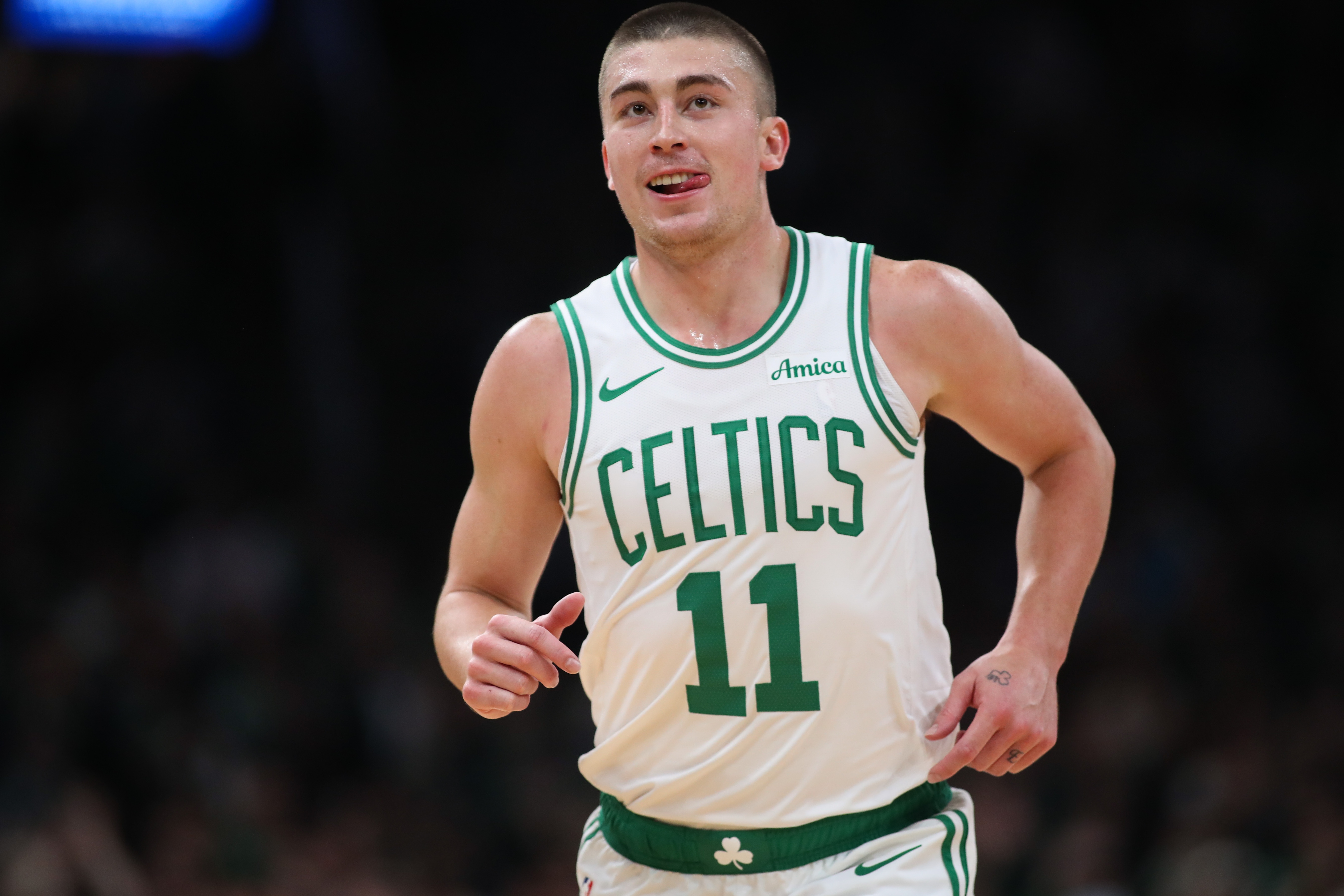 绿军逆转双杀靠防守钉死老鹰 普理查德36分改写比赛叙事