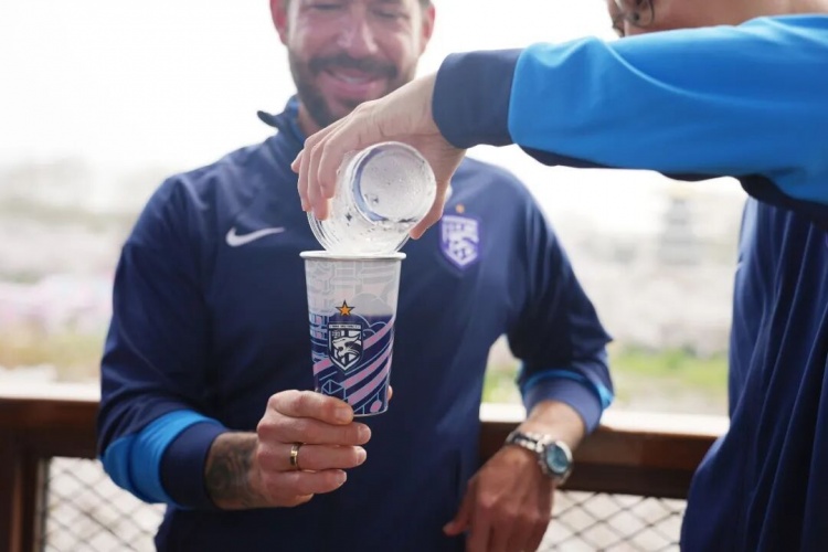 莫拉东湖行感受武汉底蕴 与邓卓翔交流省联赛