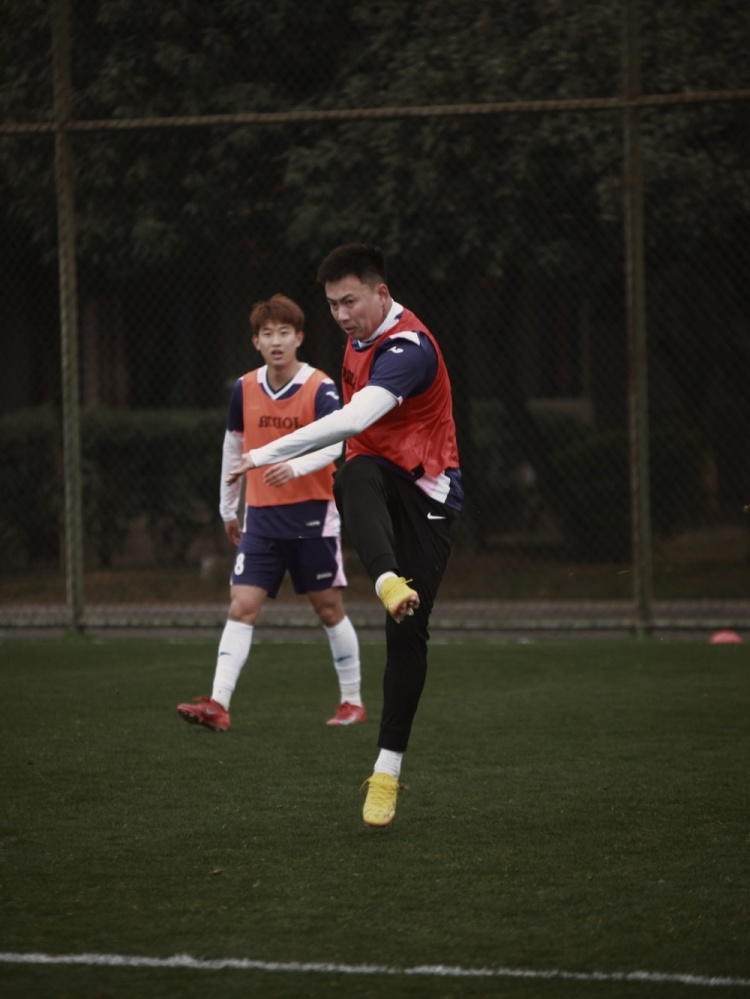 前辽足青训射手董祥复出 加盟中冠成都顶耀锦城 前辽足青训射手董祥复出 加盟中冠成都顶耀锦城