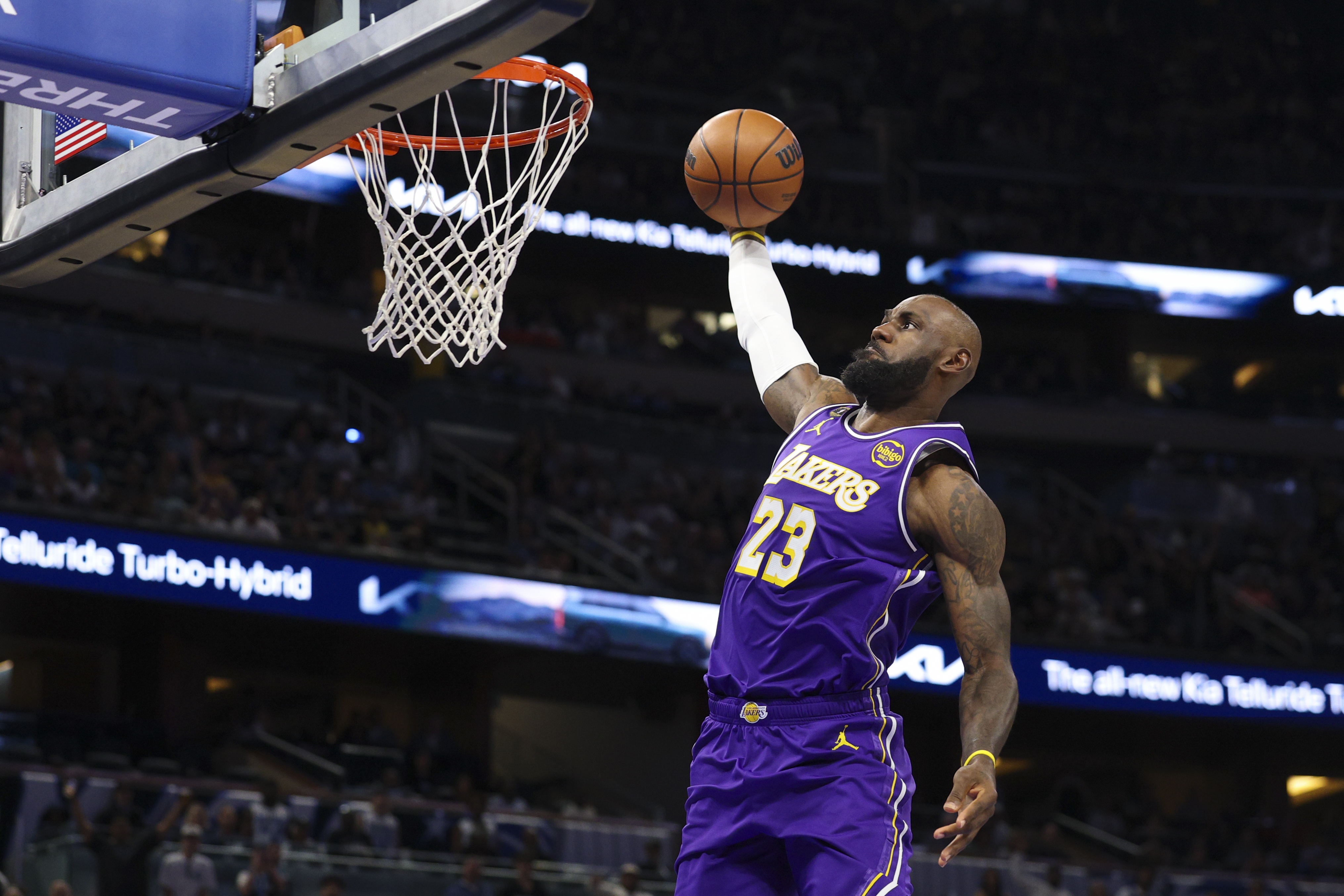 韦德断言詹姆斯生涯不可复制 称其已入GOAT讨论层级 韦德断言詹姆斯生涯不可复制 称其已入GOAT讨论层级