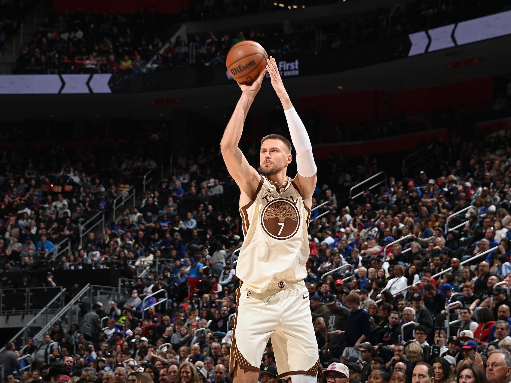 波尔津吉斯三分五连击难救主 勇士客场惨败掘金 波尔津吉斯三分五连击难救主 勇士客场惨败掘金