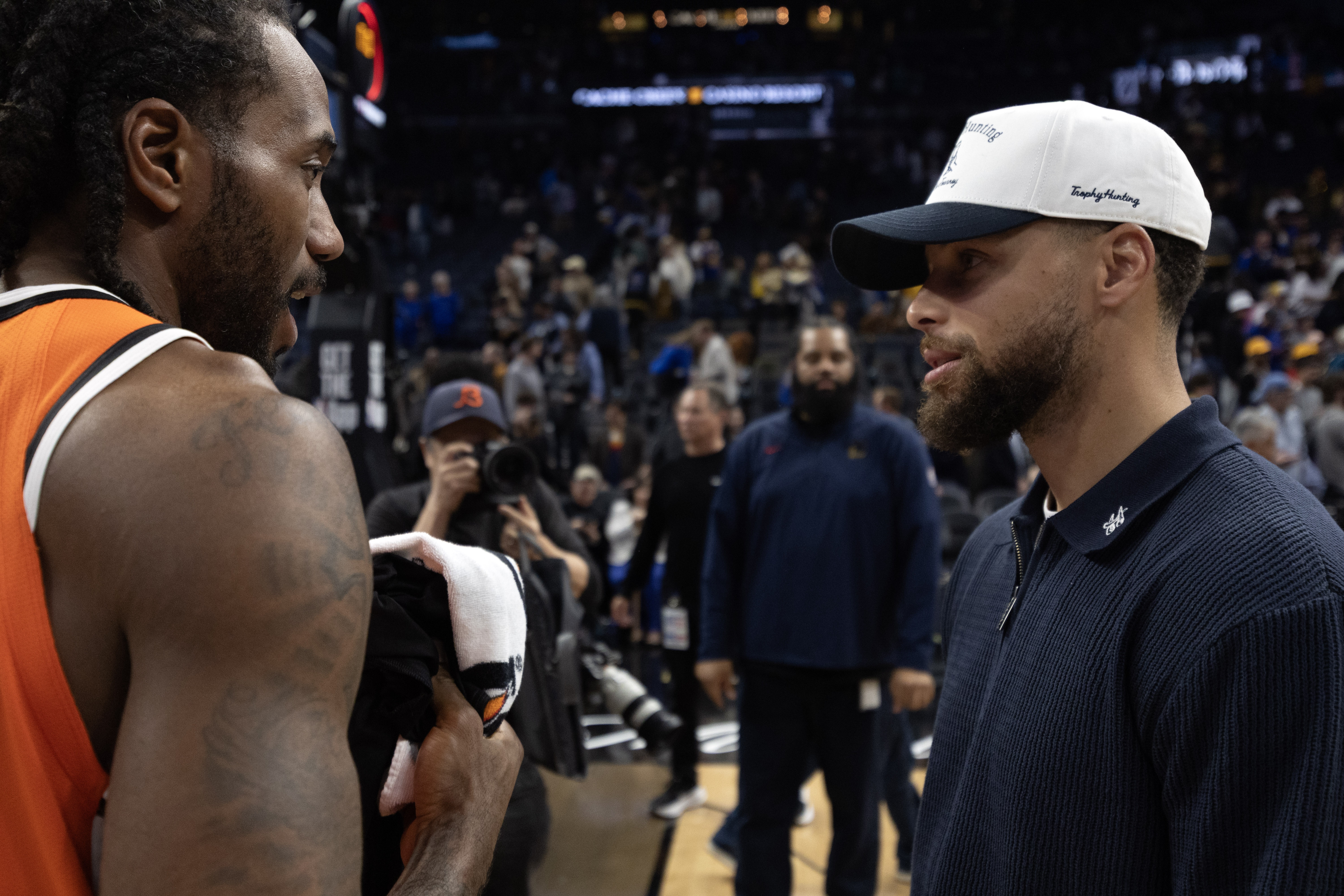 伦纳德合同存作废风险 勇士曾强势追求 今夏或打包巴特勒再报价