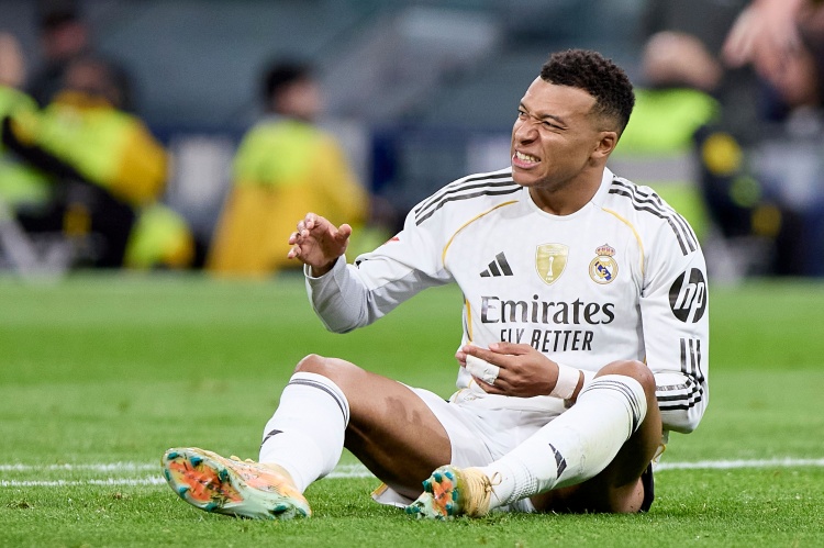 姆巴佩团队泄密否认操作再上演 膝伤误诊风波考验皇马管理