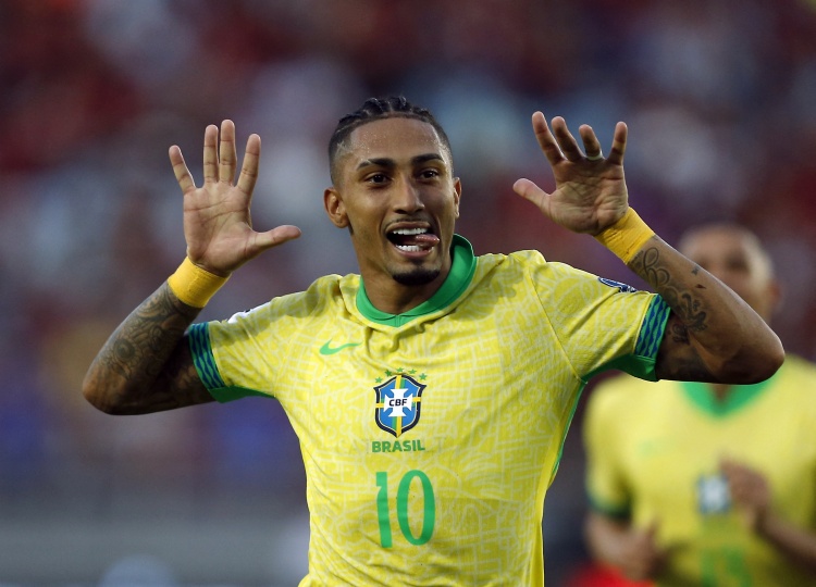 ESPN预测巴西世界杯首发 维尼修斯领衔 17岁埃斯特旺入围