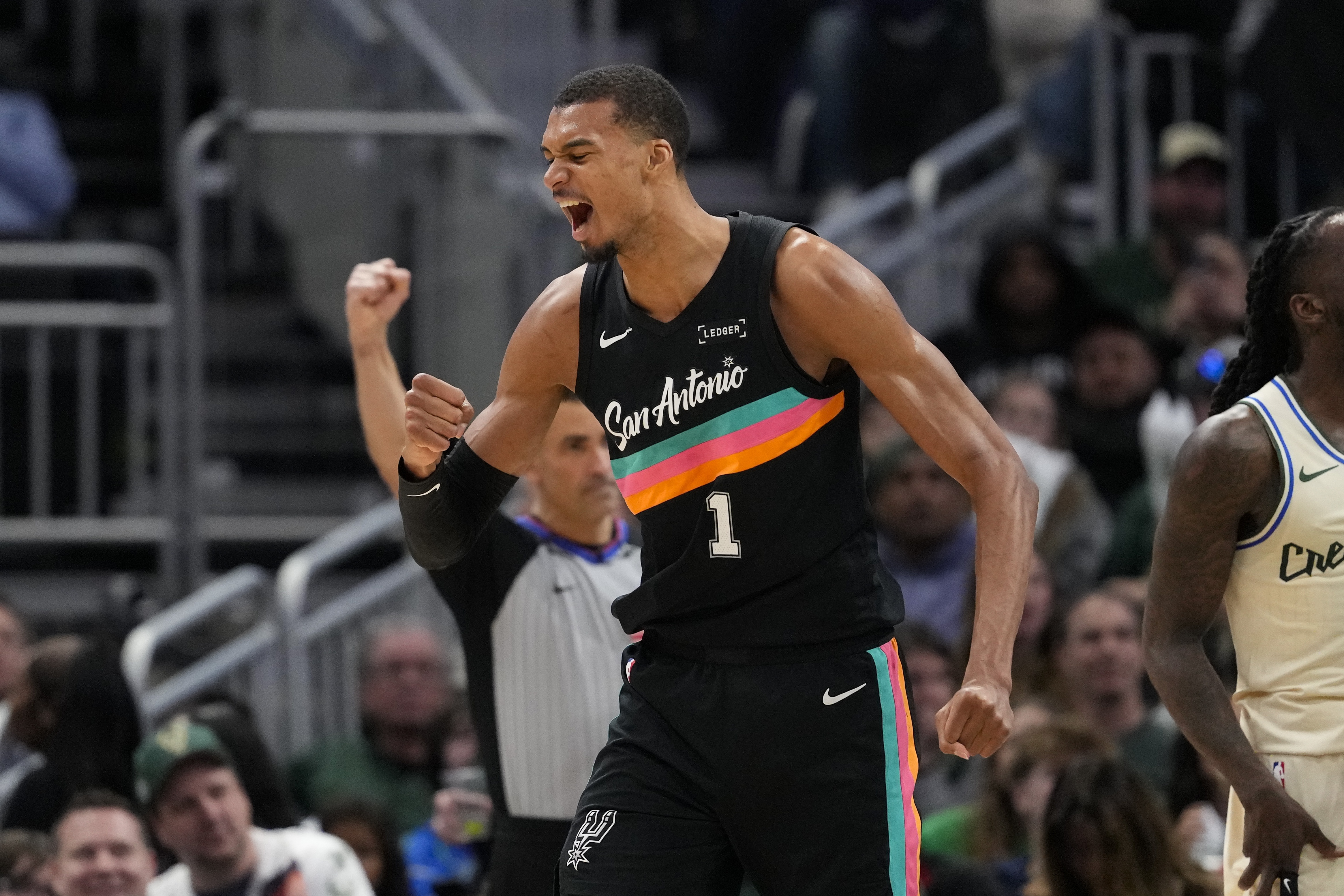 皮尔斯曝文班亚马休赛期特训轨迹 称其集齐无限宝石