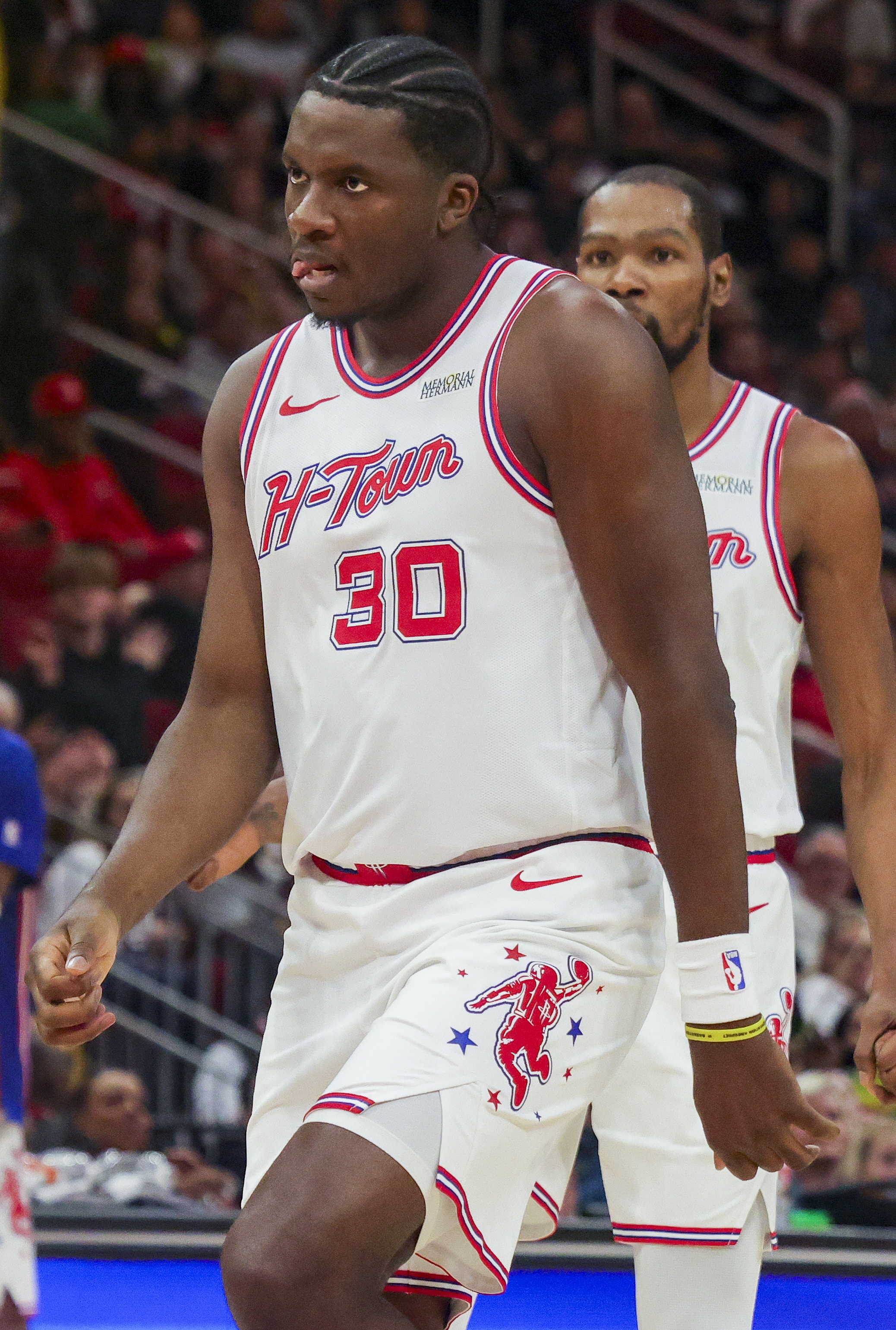 火箭半场仅3失误压制雄鹿 杜兰特卡佩拉各占其一