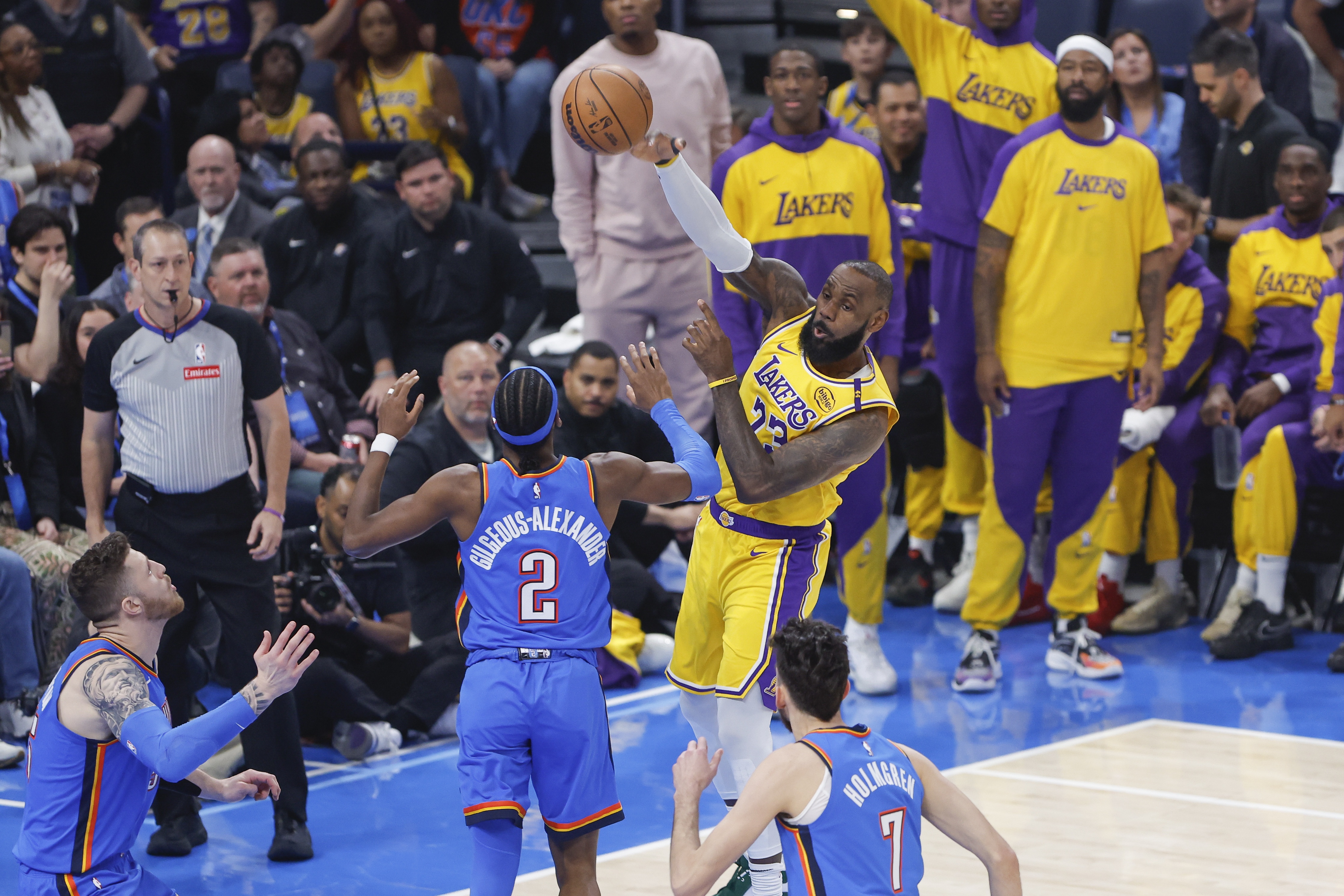 安东尼力挺亚历山大锁定MVP 称其获奖将比肩詹皇乔丹