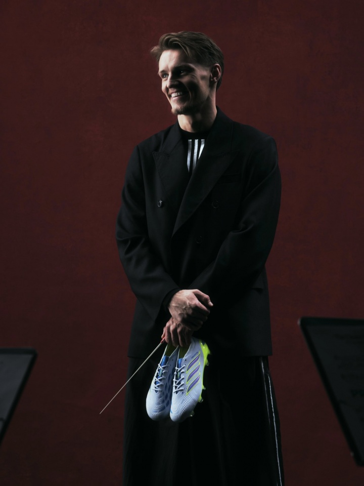 厄德高转投阿迪达斯获专属定制猎鹰26 厄德高转投阿迪达斯获专属定制猎鹰26