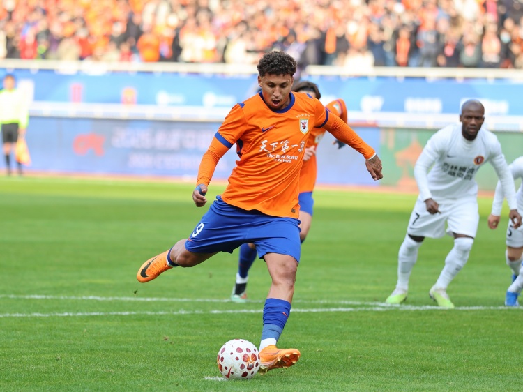 泰山队赛前训练克雷桑刘洋谢文能缺席 高准翼等伤号回归