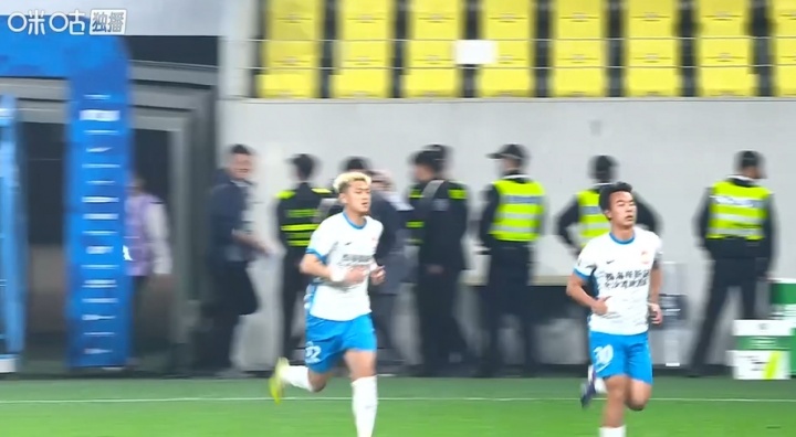 西海岸半场连换两人 丁海峰杨展彭替下巴拉克何龙海