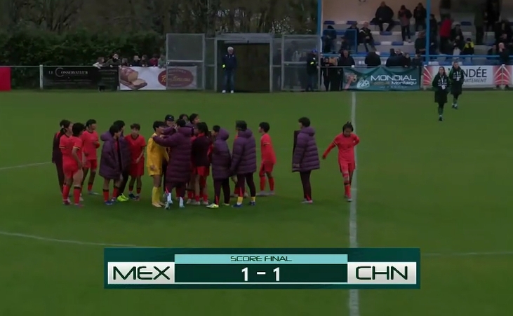 十人作战守住平局 U16女足小组赛不败收官