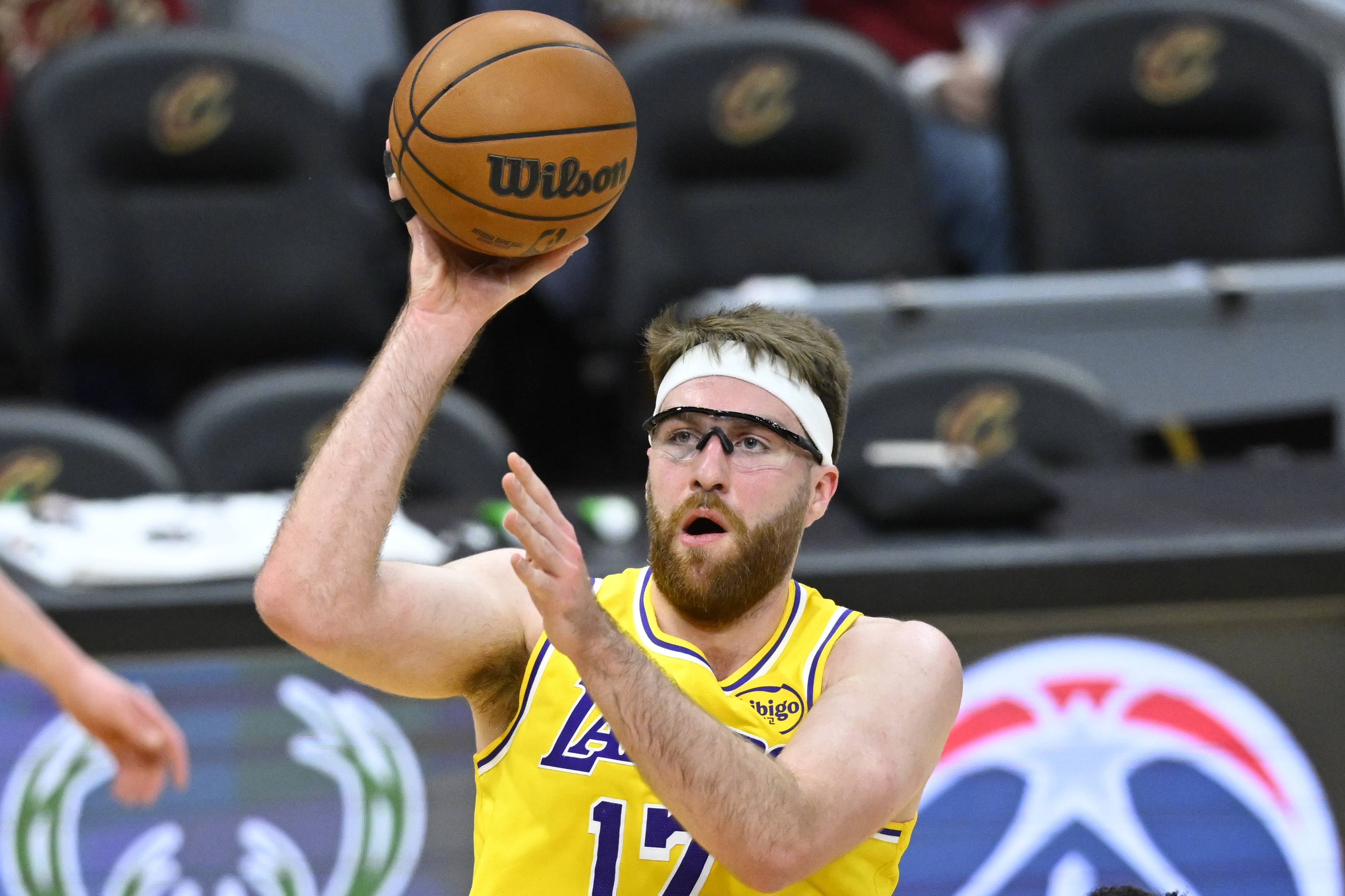 蒂米13中9高效砍26+8+5 南湾湖人轻取毒蛇晋级在望