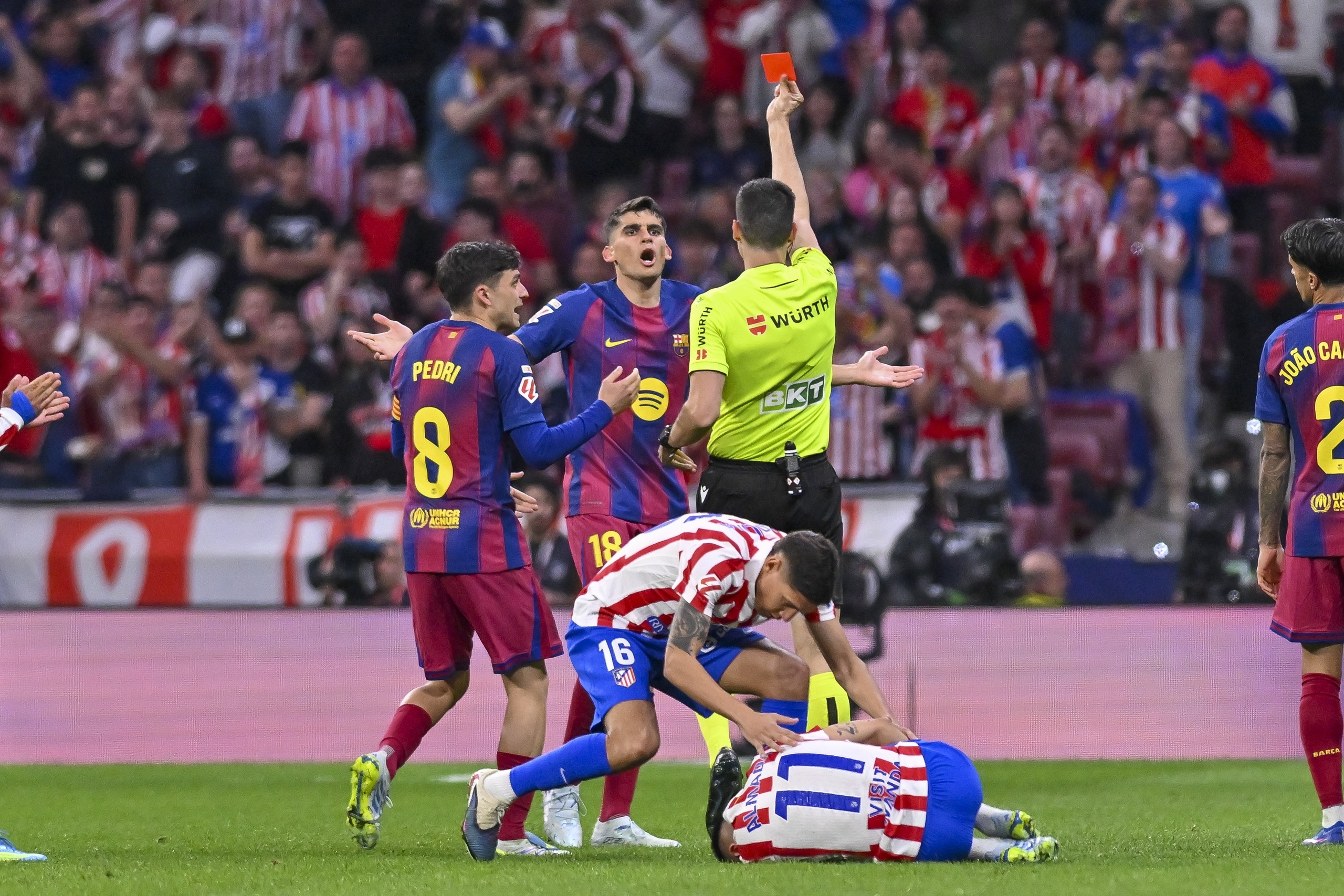 马竞CEO炮轰VAR越权引导 直红改判引西甲判罚标准争议