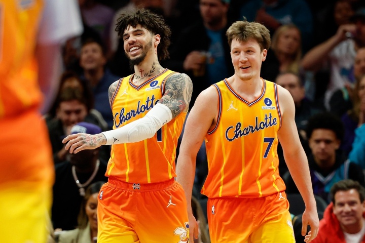 三球单场7记三分赛季总数超东契奇 距队内榜首克尼佩尔仅差10球