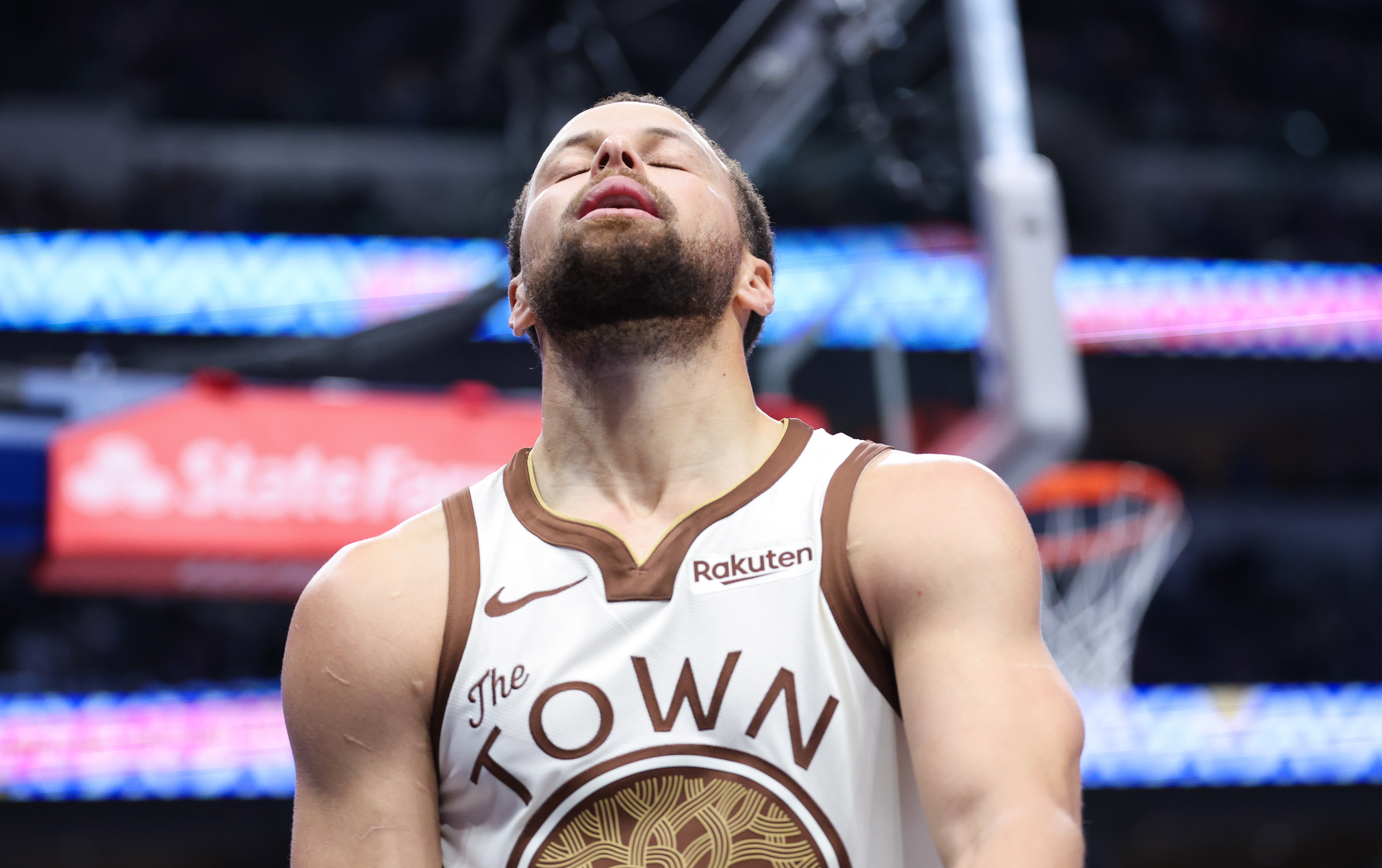 库里复盘绝杀未果 解释不叫暂停决策