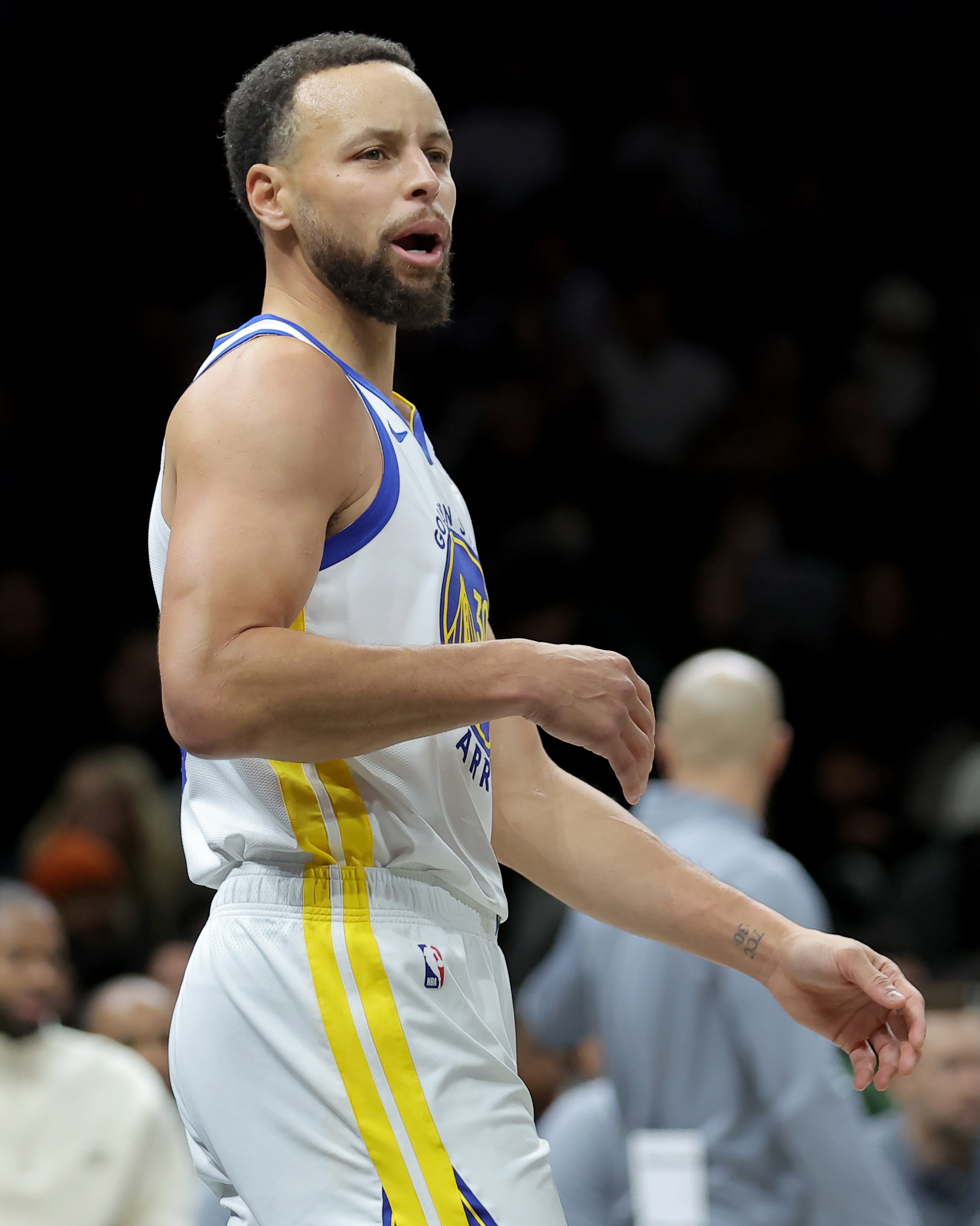 库里常规赛末段复出 勇士季后赛前景与选秀资产陷两难