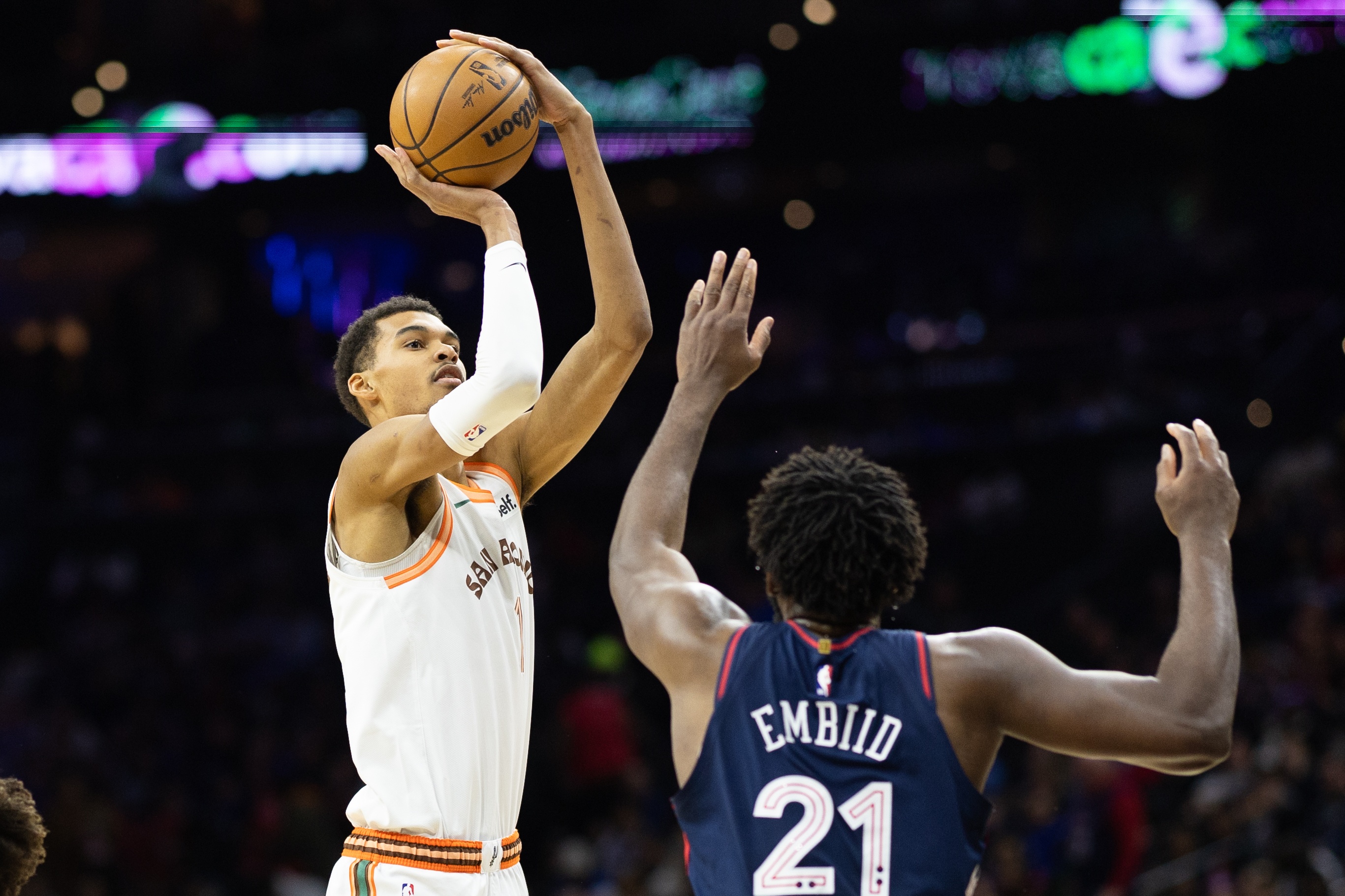 恩比德确认出战马刺 对文班亚马两战全胜场均39+10