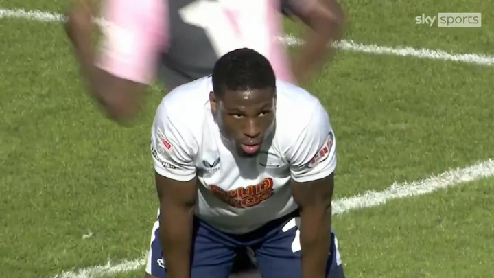 英冠补时惊现诡异乌龙 普雷斯顿后卫解围踢呲自毁好局 英冠补时惊现诡异乌龙 普雷斯顿后卫解围踢呲自毁好局