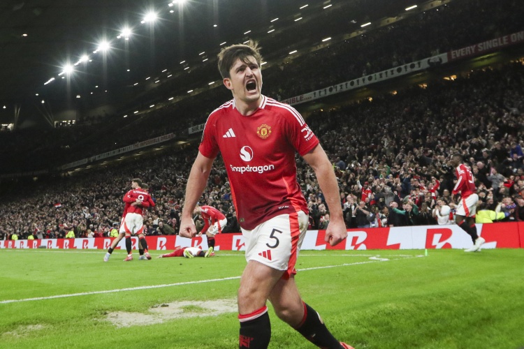 马奎尔续约一年 从清洗边缘到防线支柱的三年救赎