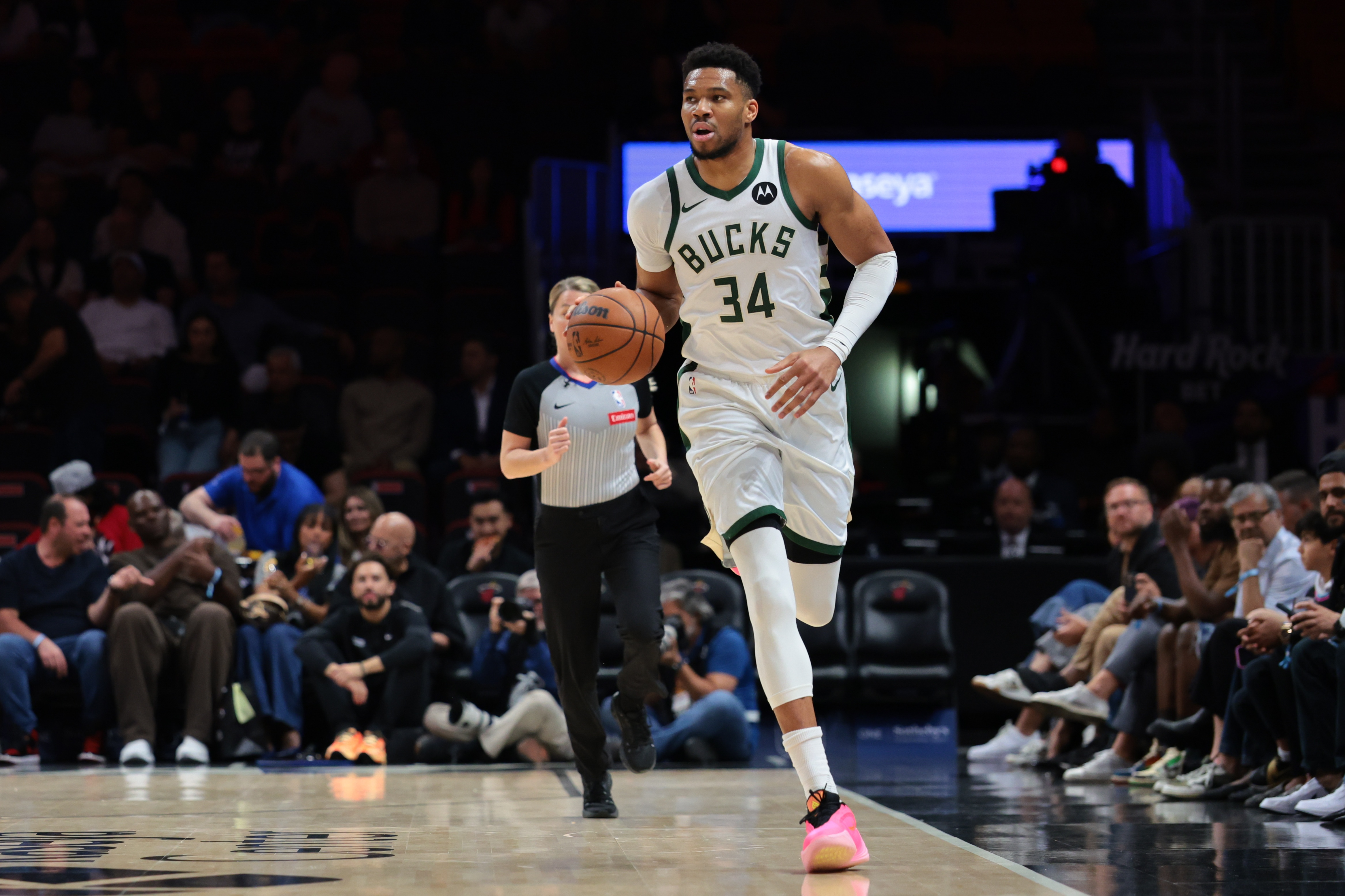 德隆威廉姆斯公开招募字母哥 称爵士手握大量选秀权