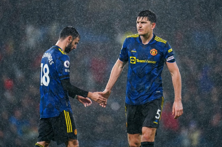 曼联爱尔兰集训前 B费马奎尔卡里克一小时满足球迷签名合影需求