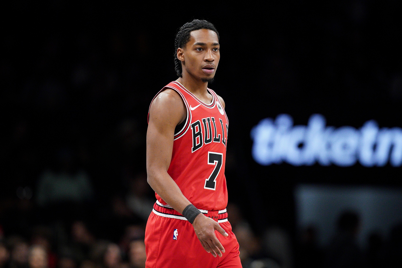 费尔斯40分率鹈鹕狂胜 阿门准三双伦纳德高效34分