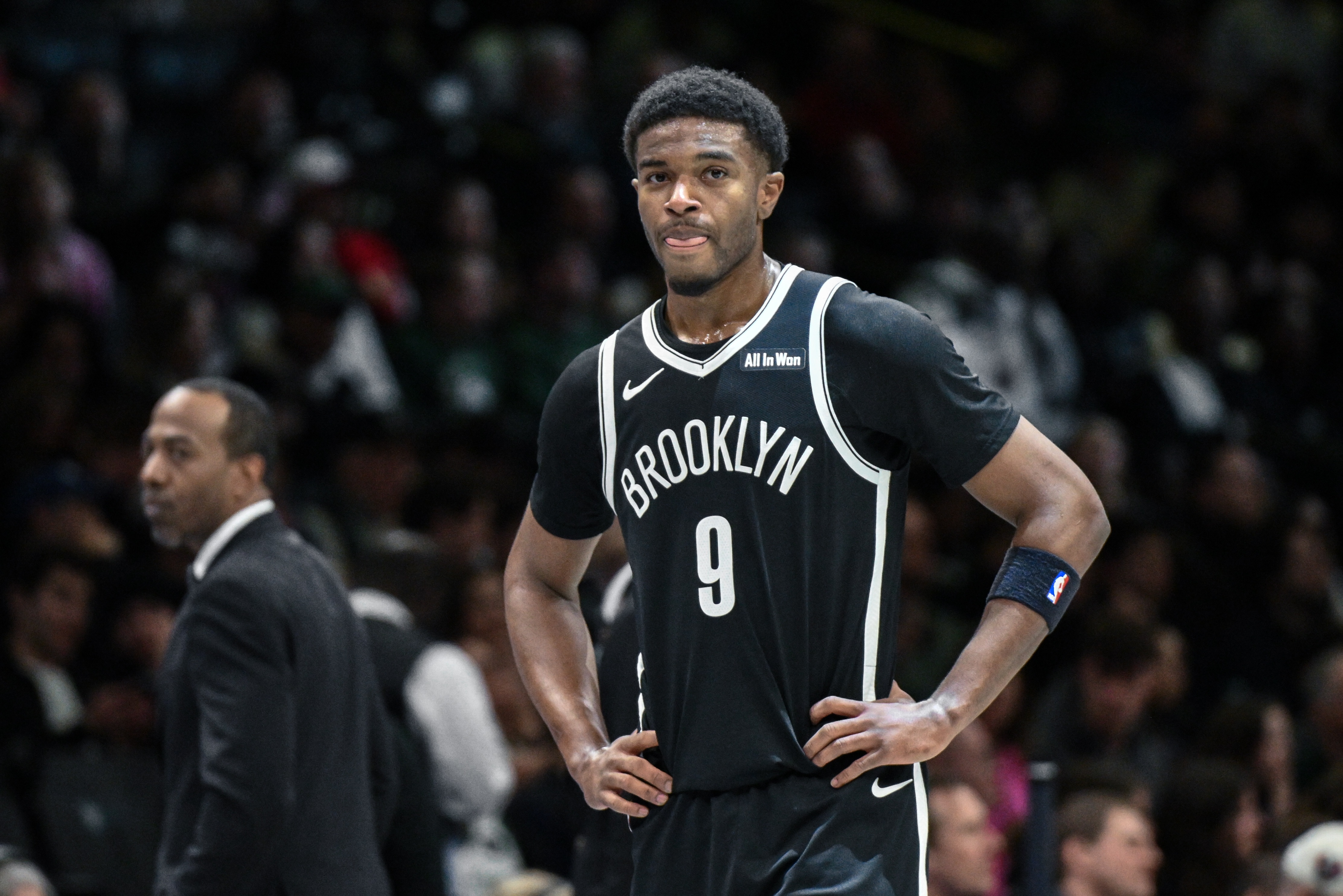 费尔斯40分率鹈鹕狂胜 阿门准三双伦纳德高效34分