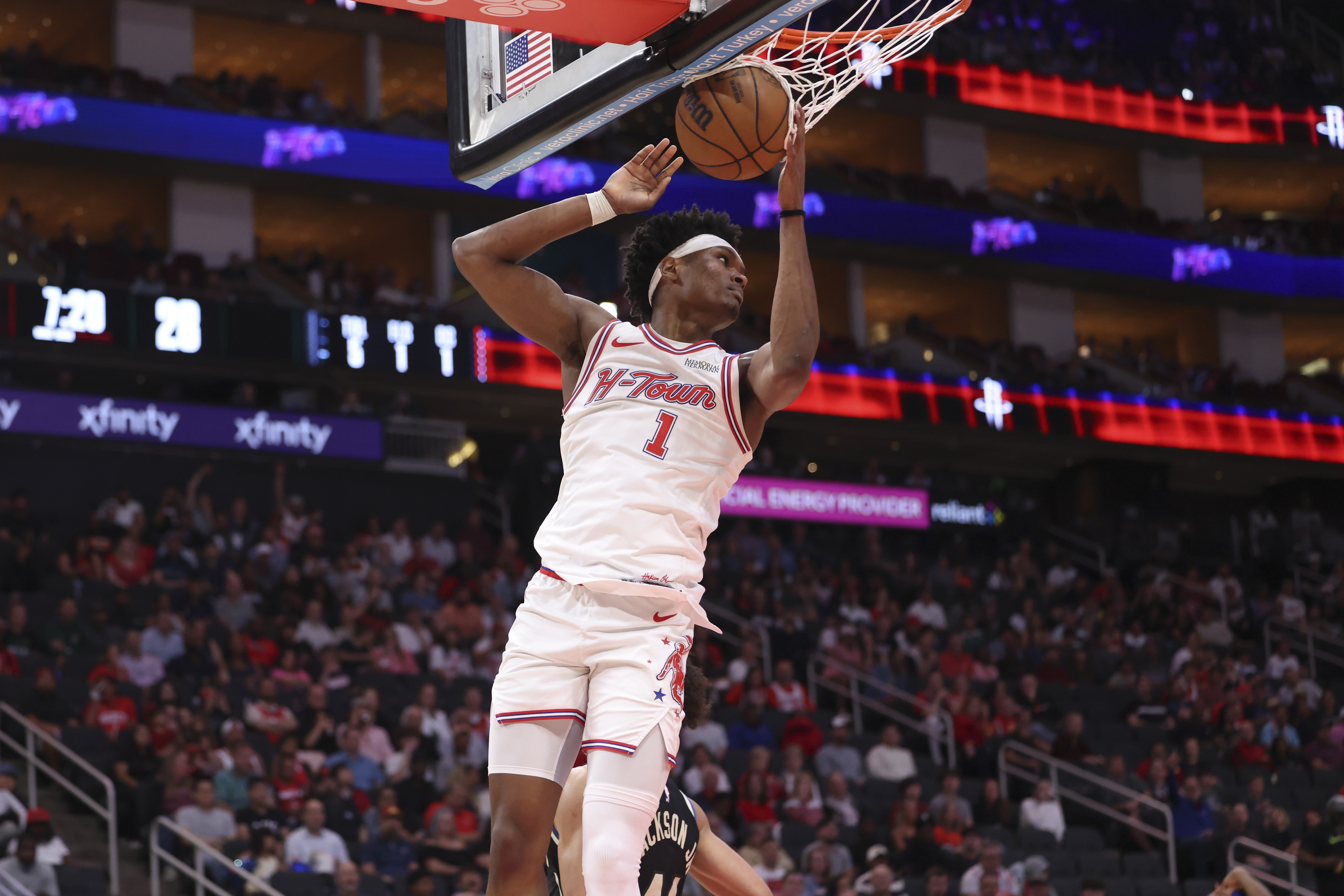 费尔斯40分率鹈鹕狂胜 阿门准三双伦纳德高效34分