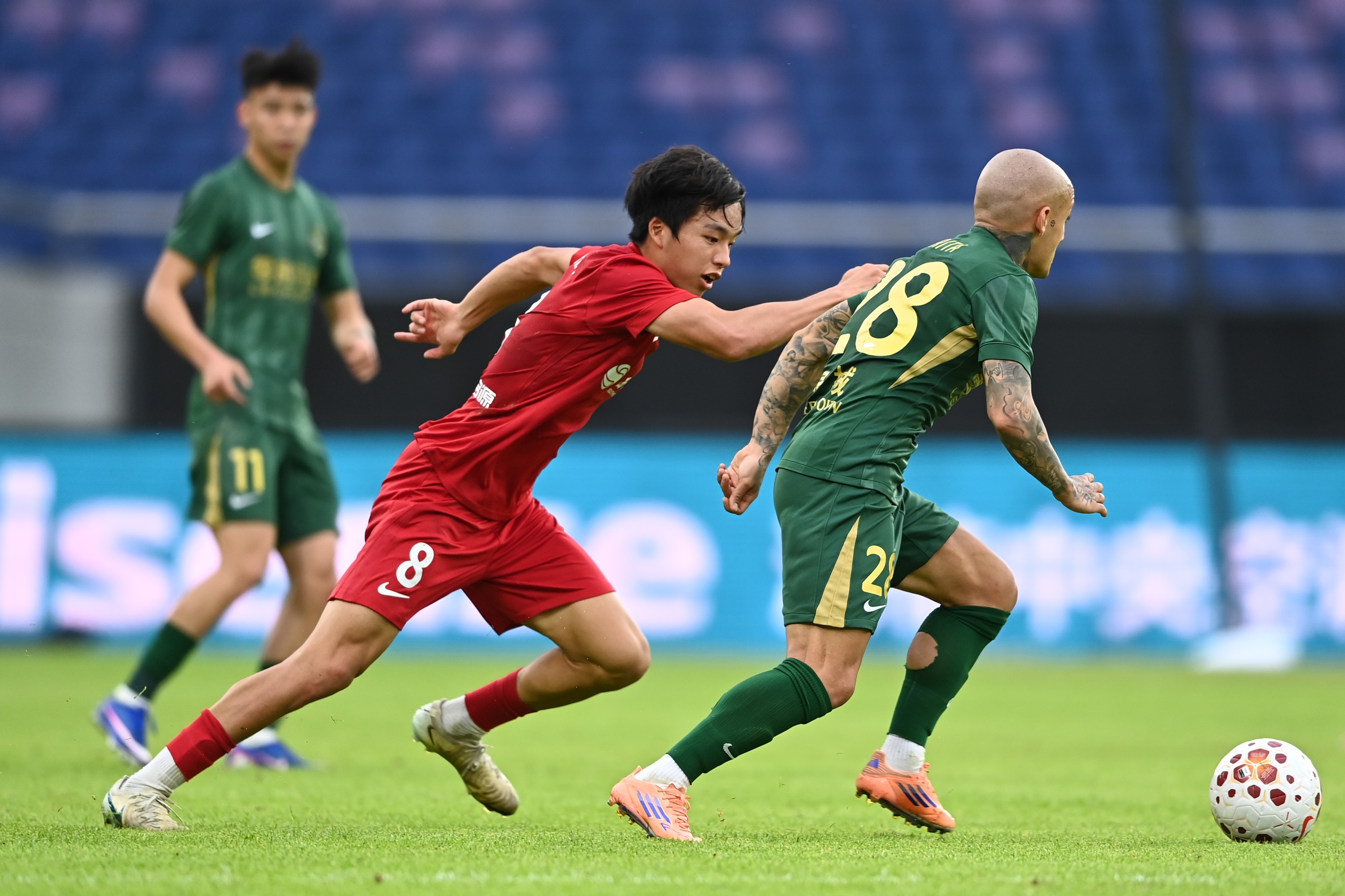 浙江外援米特里策暴力行为遭重罚 停赛4场罚款4万