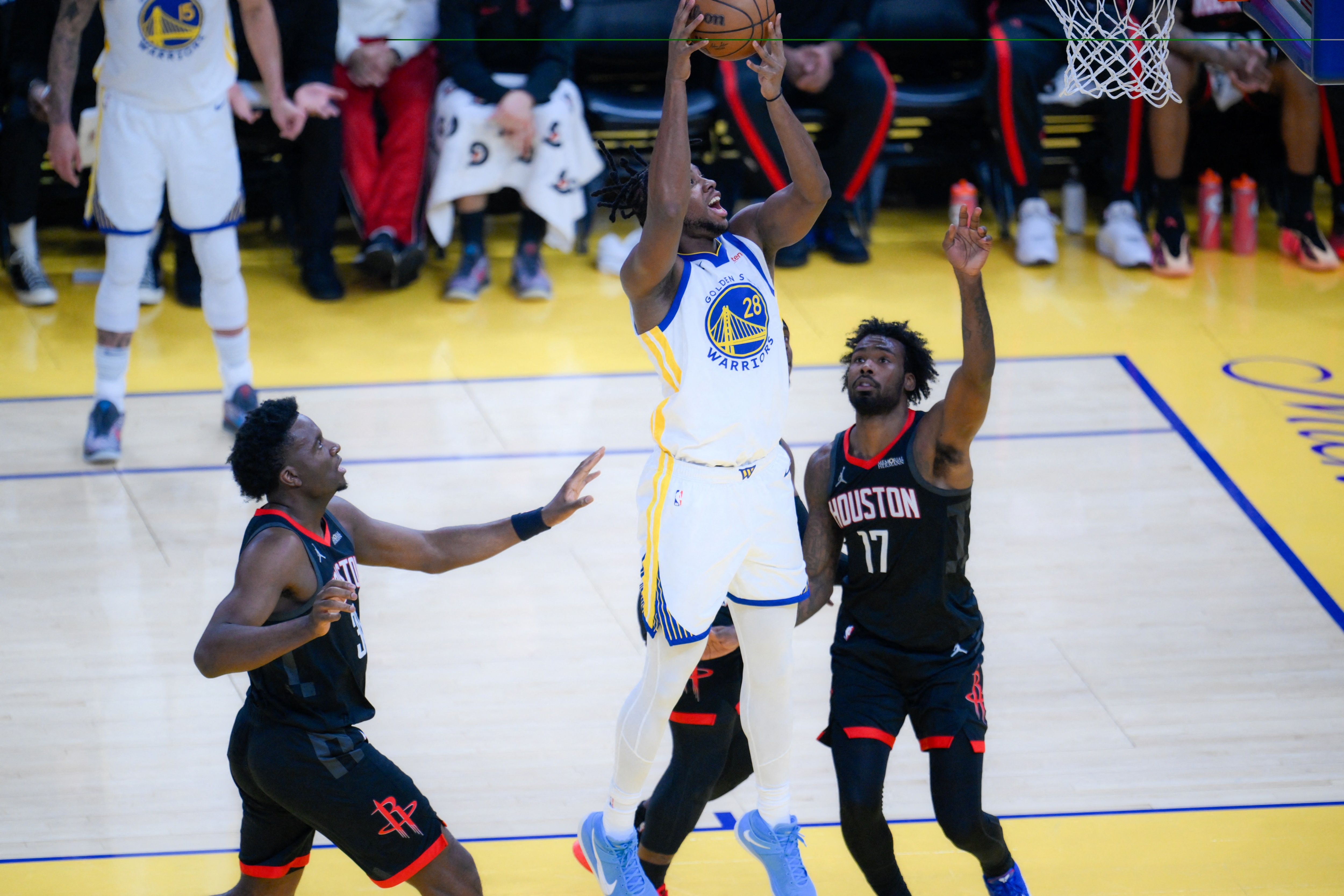 库里盛赞贝西比赛感觉 双向内线14+12成勇士险胜关键