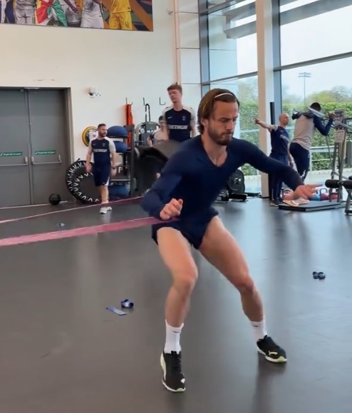 欧冠夜双雄折戟 巴萨红牌巴黎完胜利物浦