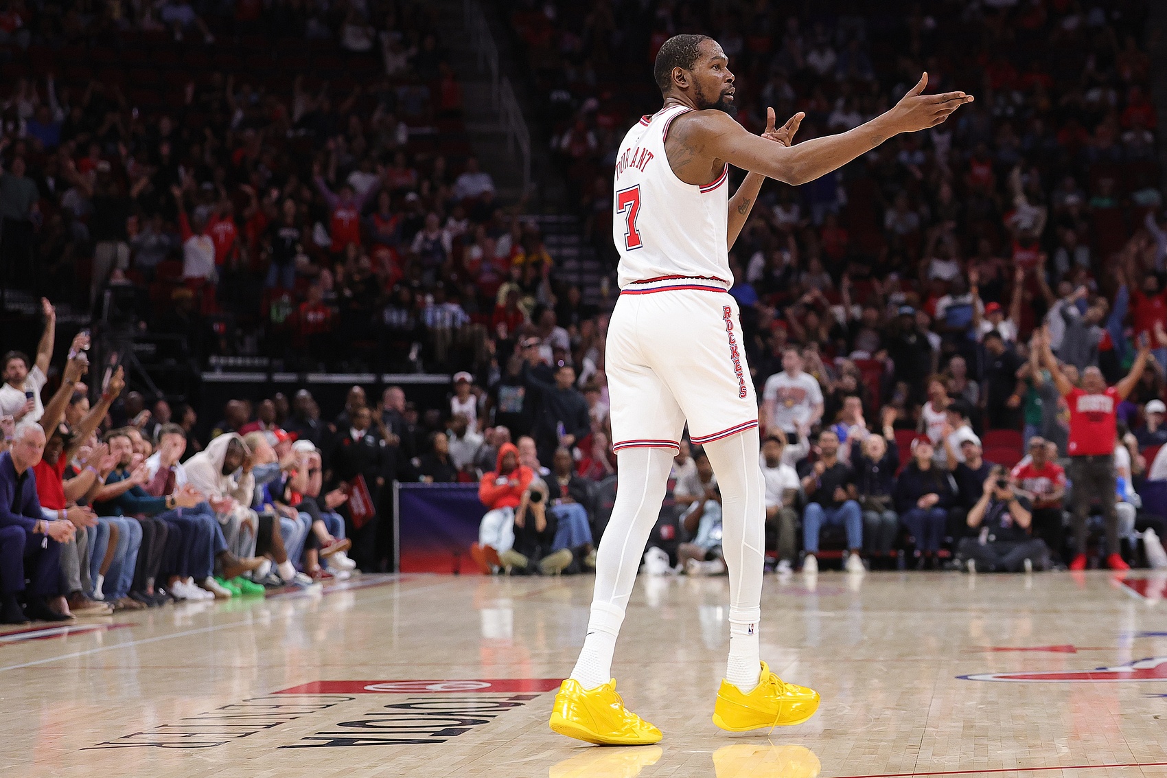 常规赛收官战报：湖人轻取太阳锁定第三 火箭八连胜紧追掘金