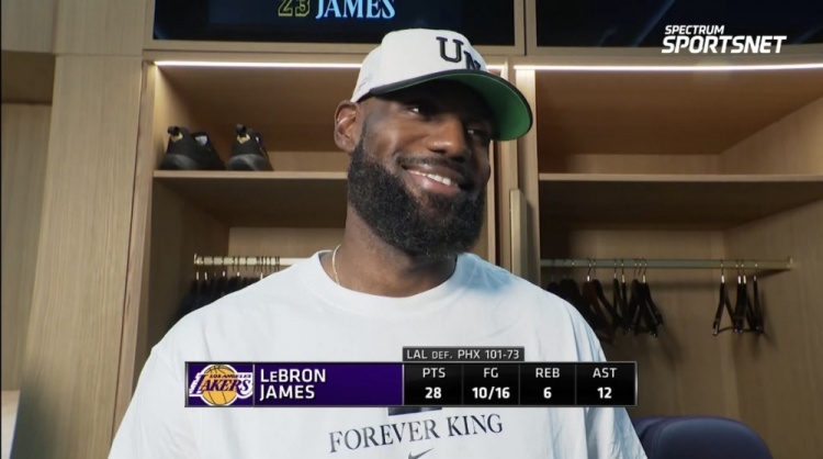 詹姆斯高效28+12率队大胜 回应角色转变称更想要三连胜 詹姆斯高效28+12率队大胜 回应角色转变称更想要三连胜