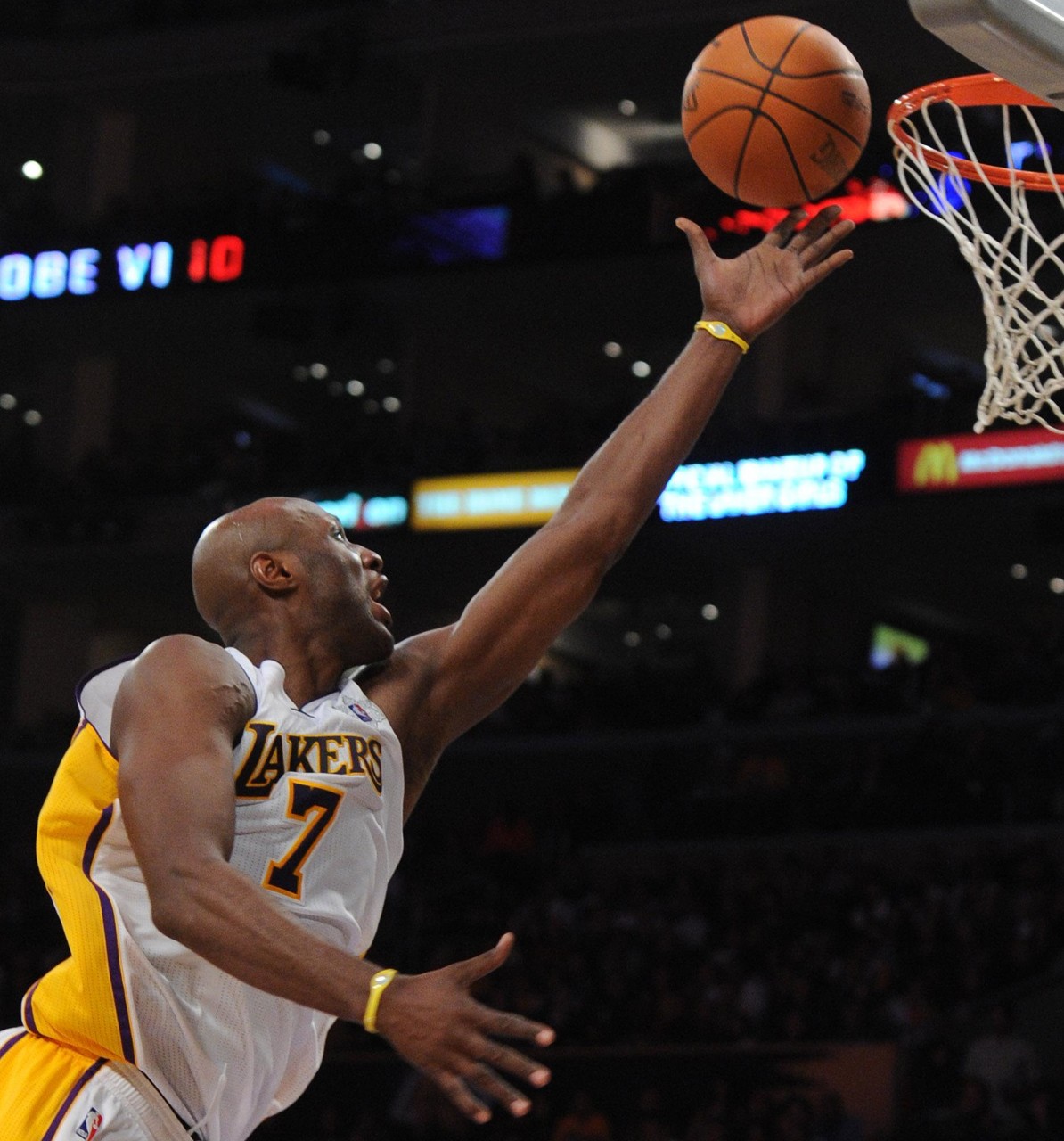 奥多姆回忆丧子之痛 六个月大幼子夭折后仍被迫出战