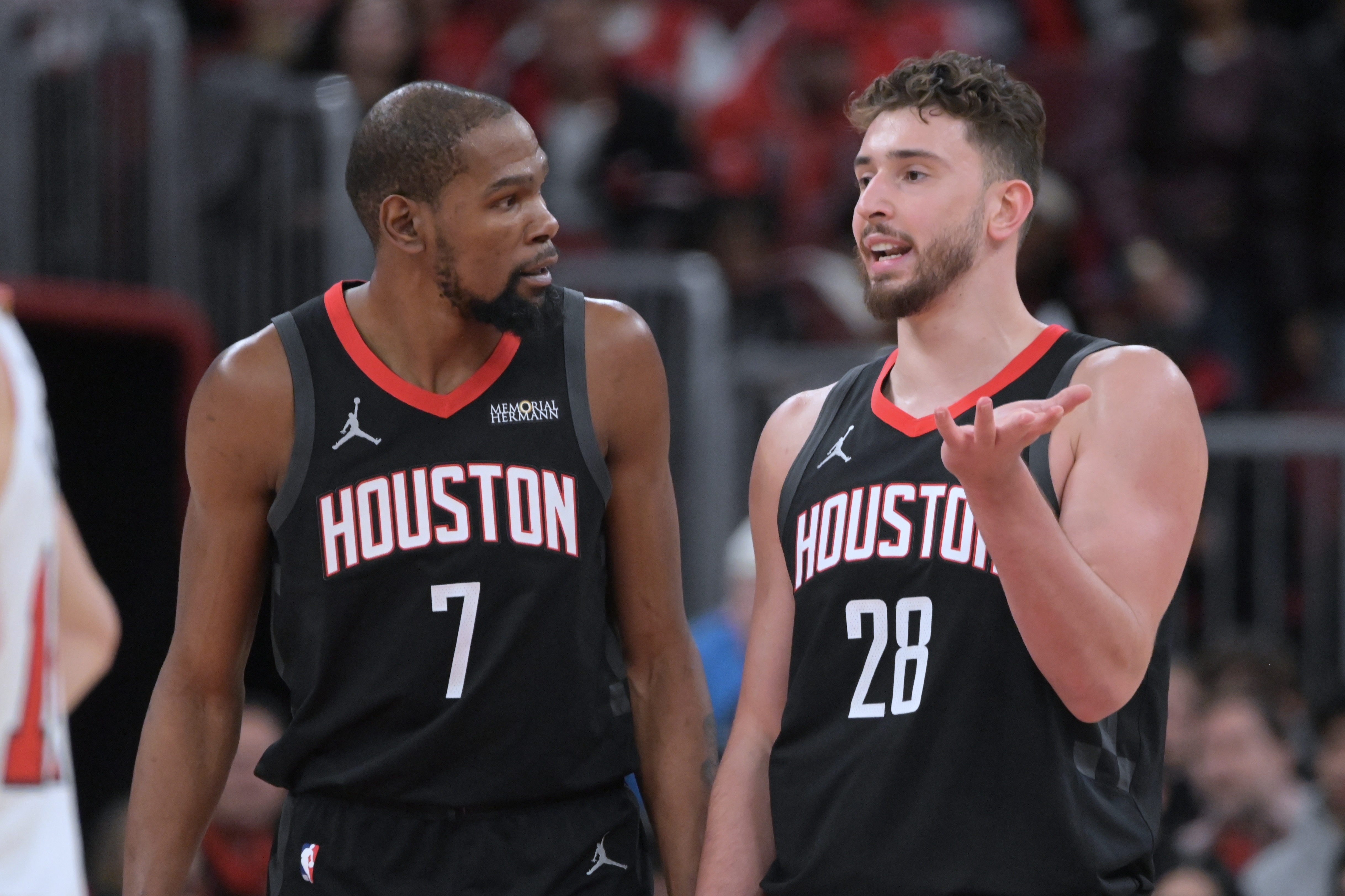 湖火首轮前瞻:艾顿伊森成X因素 詹姆斯独扛进攻重担 湖火首轮前瞻:艾顿伊森成X因素 詹姆斯独扛进攻重担