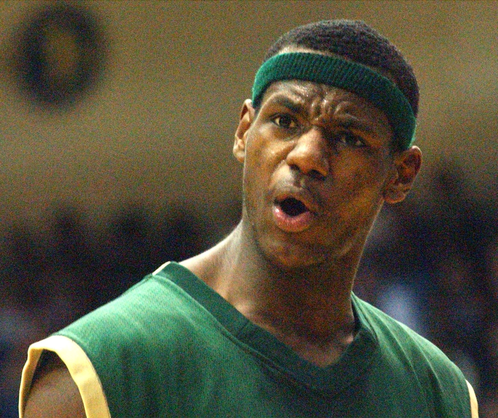 哈达威忆高中詹姆斯 罚球线起跳扣飞惊呆众人