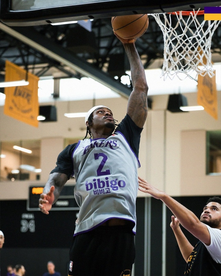 湖人备战火箭G2 官推发布训练图集