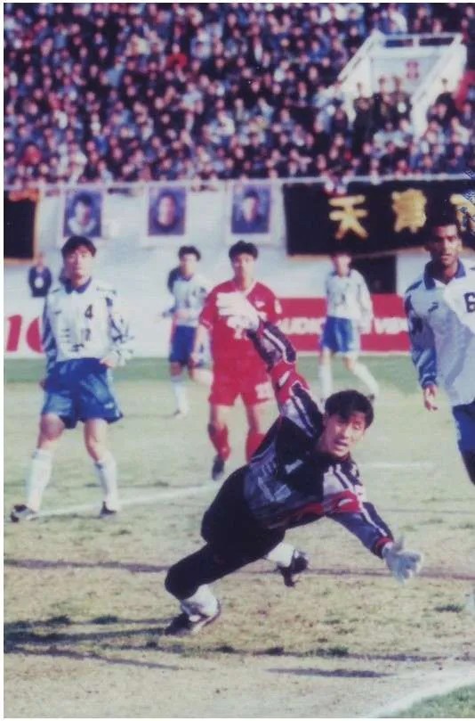 施连志三十年飞踹标签与最佳状态网络重生